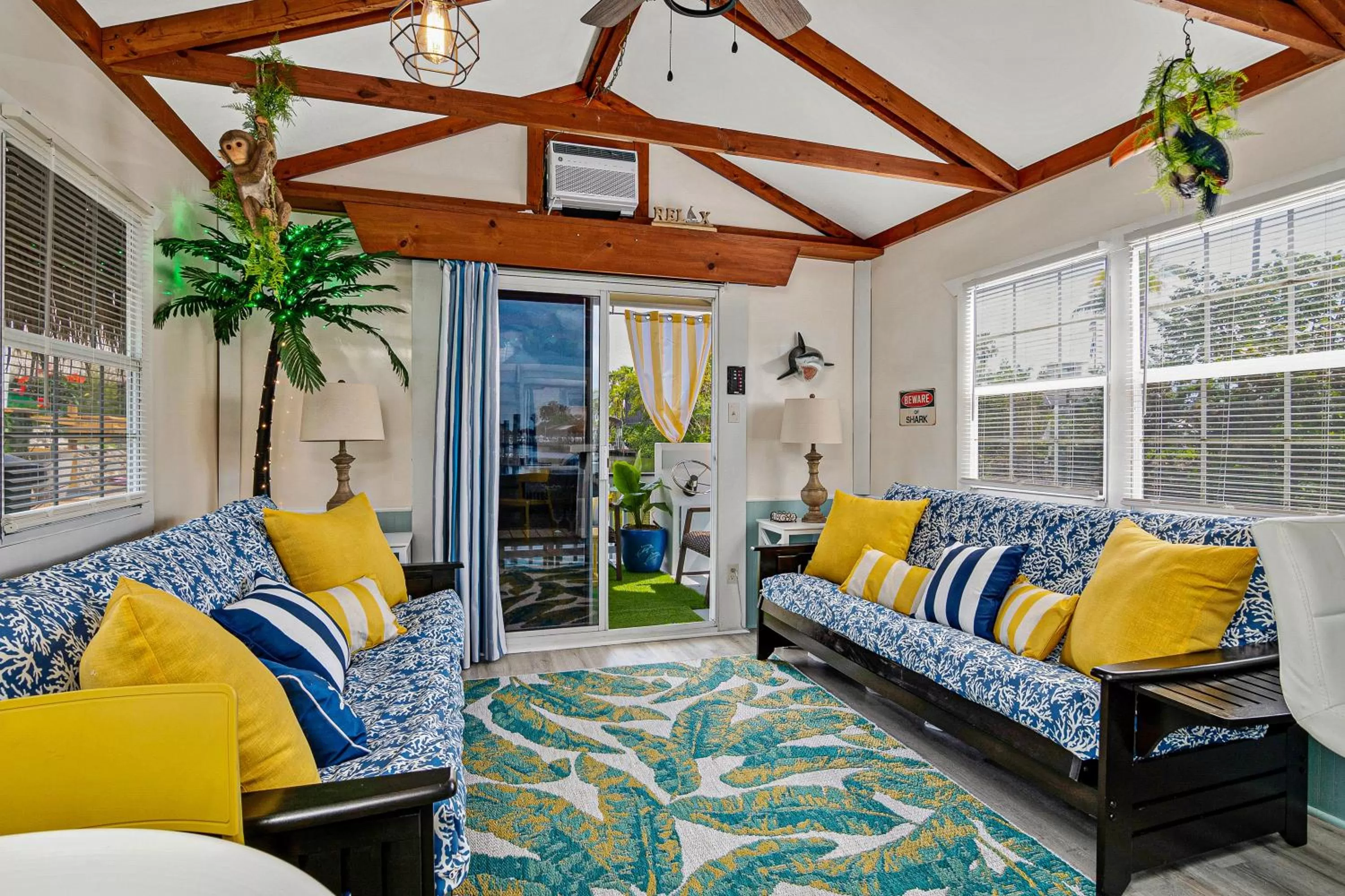 Living room in Latitude 26 Waterfront Resort and Marina