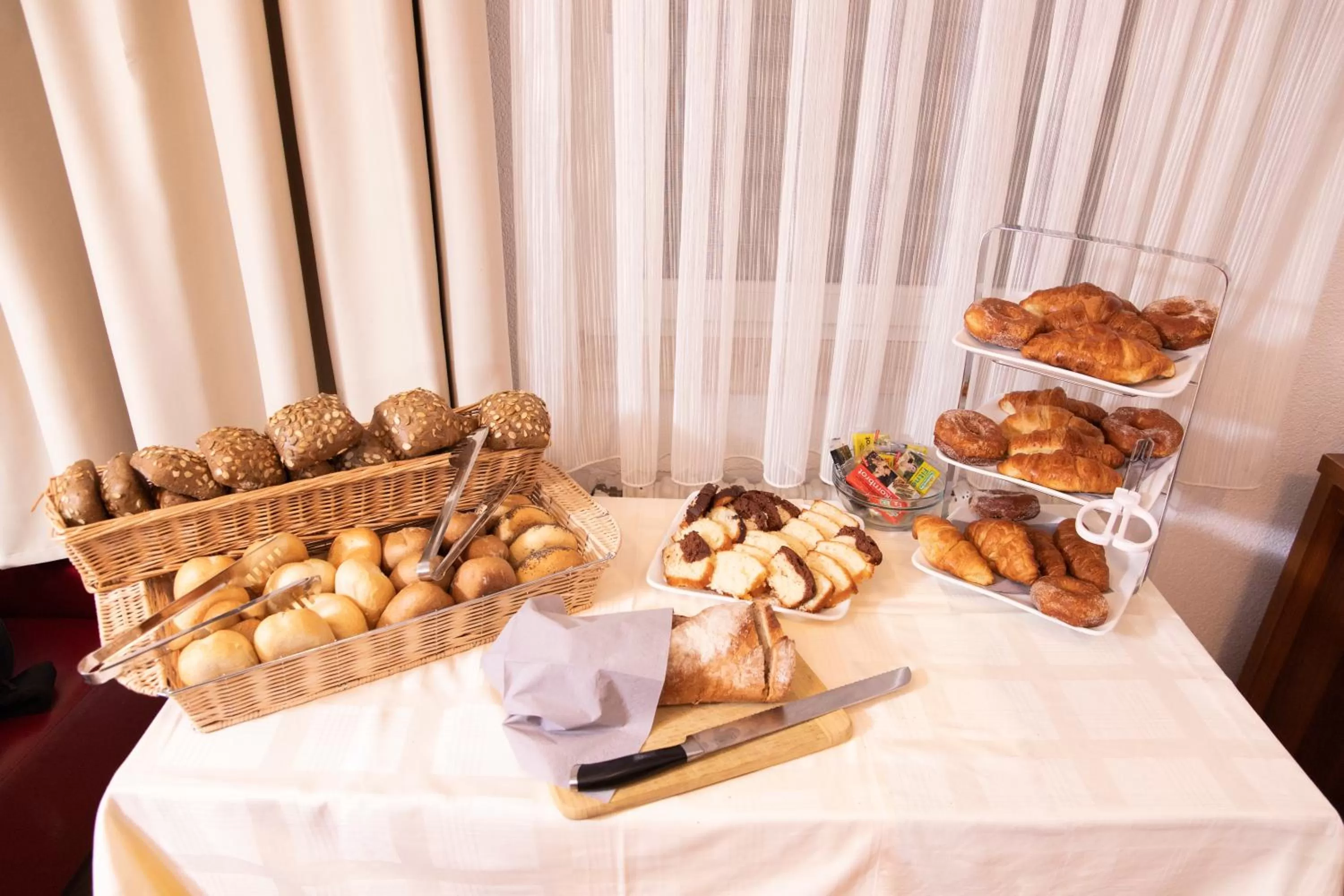 Breakfast in ZUM ZIEL Hotel Grenzach-Wyhlen bei Basel