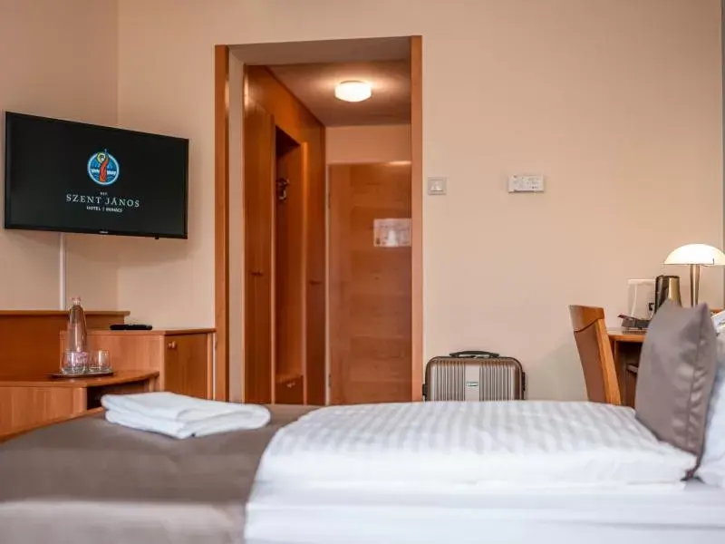 Standard Twin Room in Szent János Hotel Standard Twin Room in Szent János Hotel
