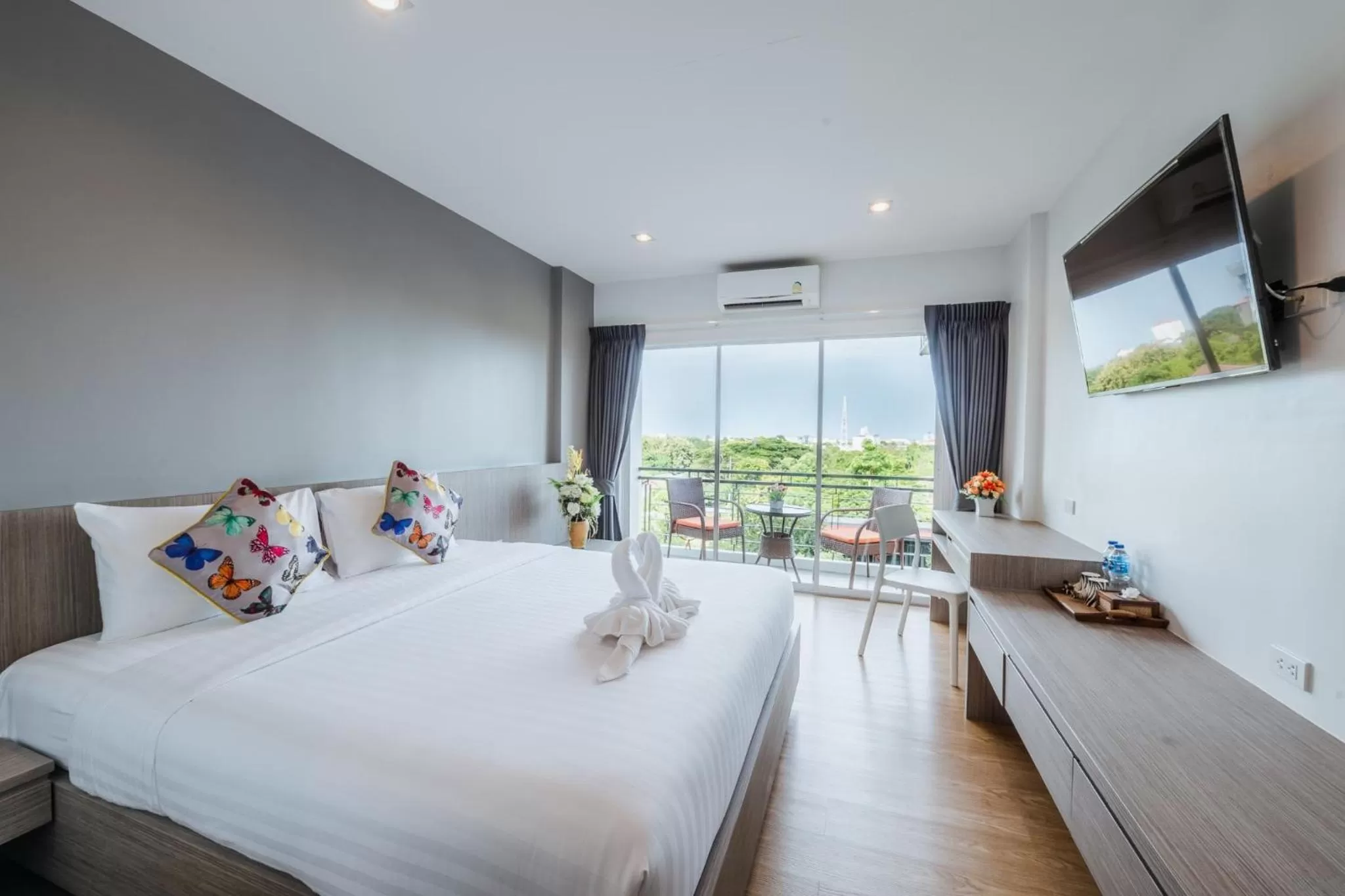 Photo of the whole room, Bed in UR The Private Huahin