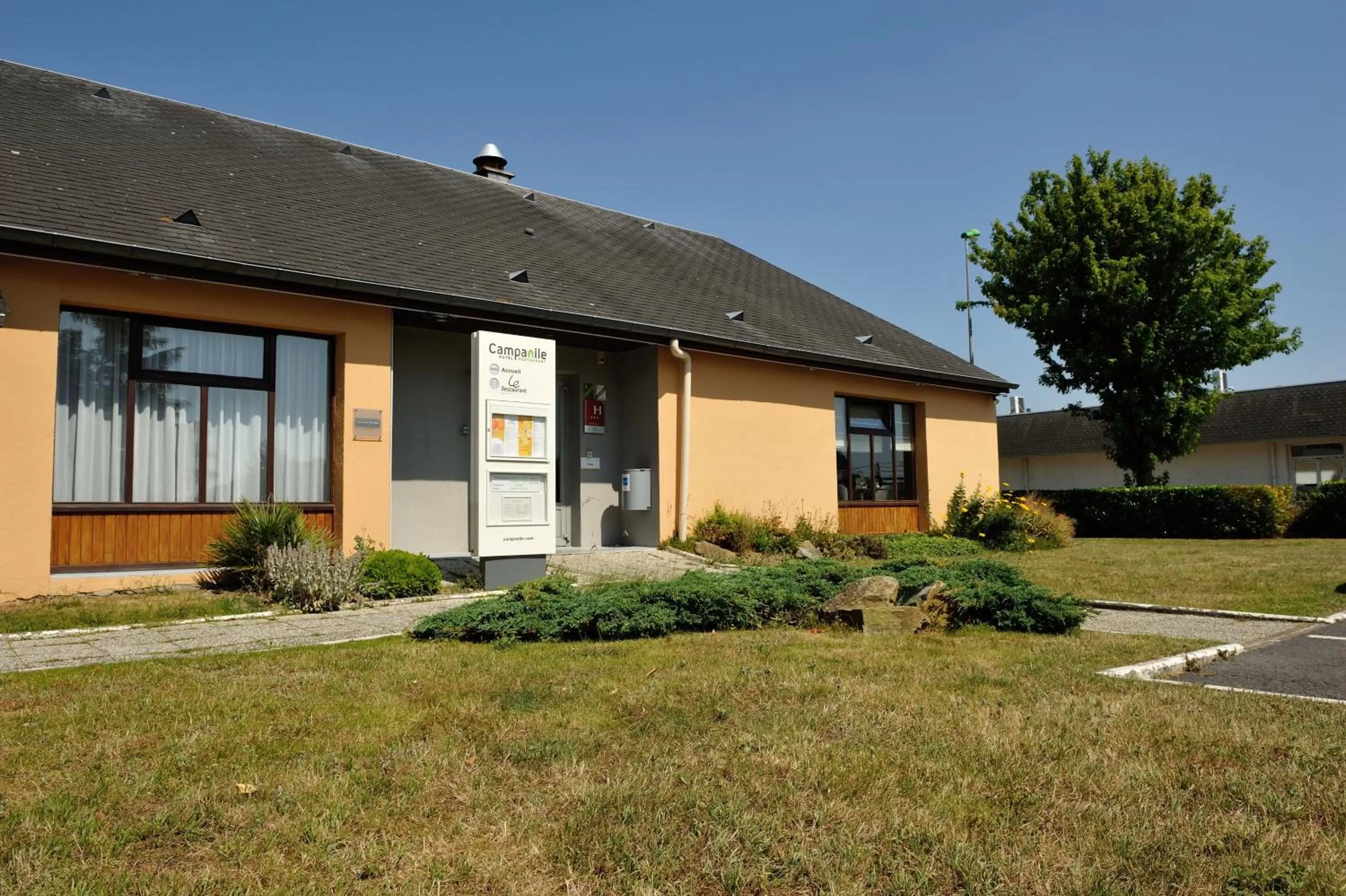 Facade/entrance in Campanile Saint-Nazaire ~ Trignac