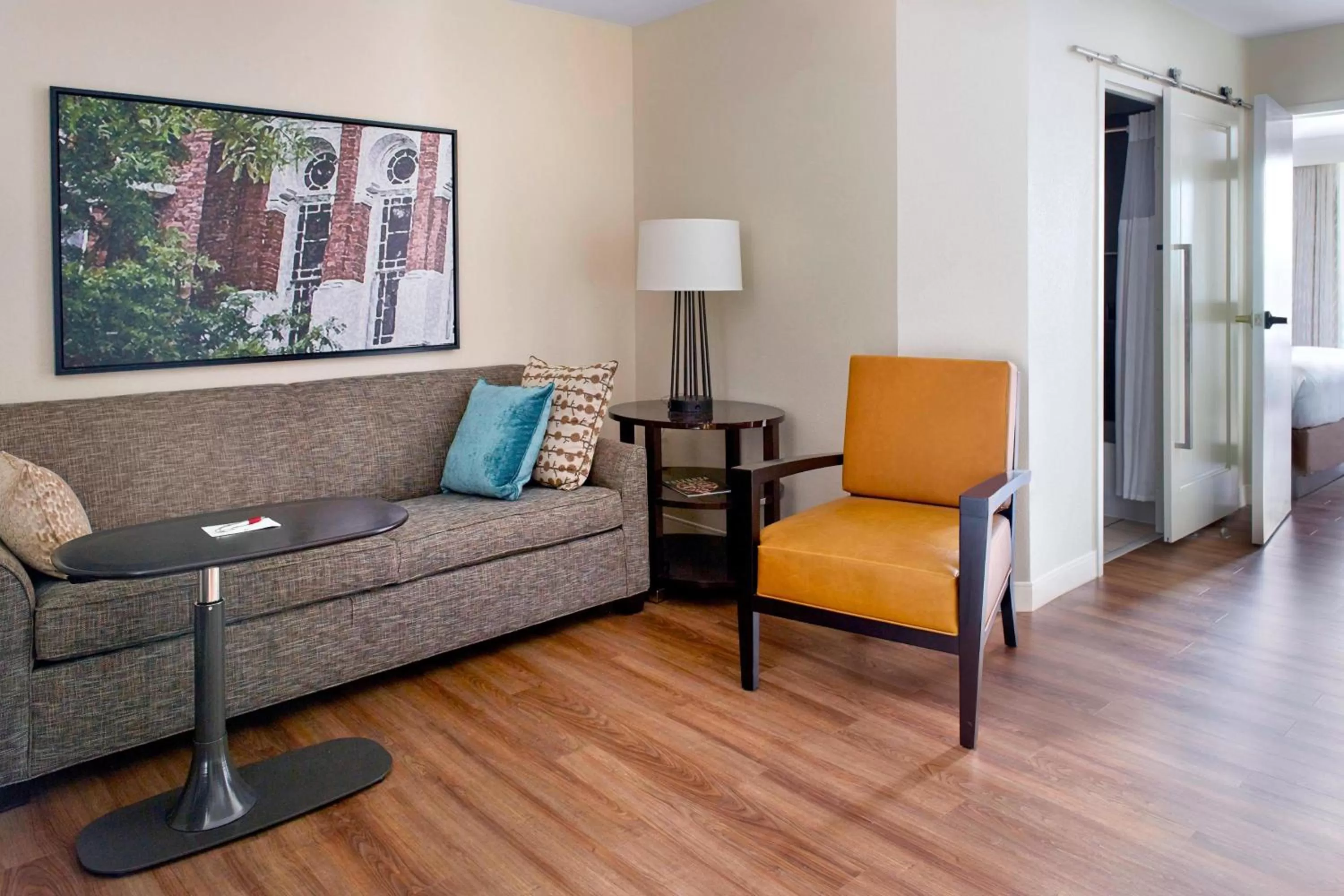 Living room in Augusta Marriott at the Convention Center