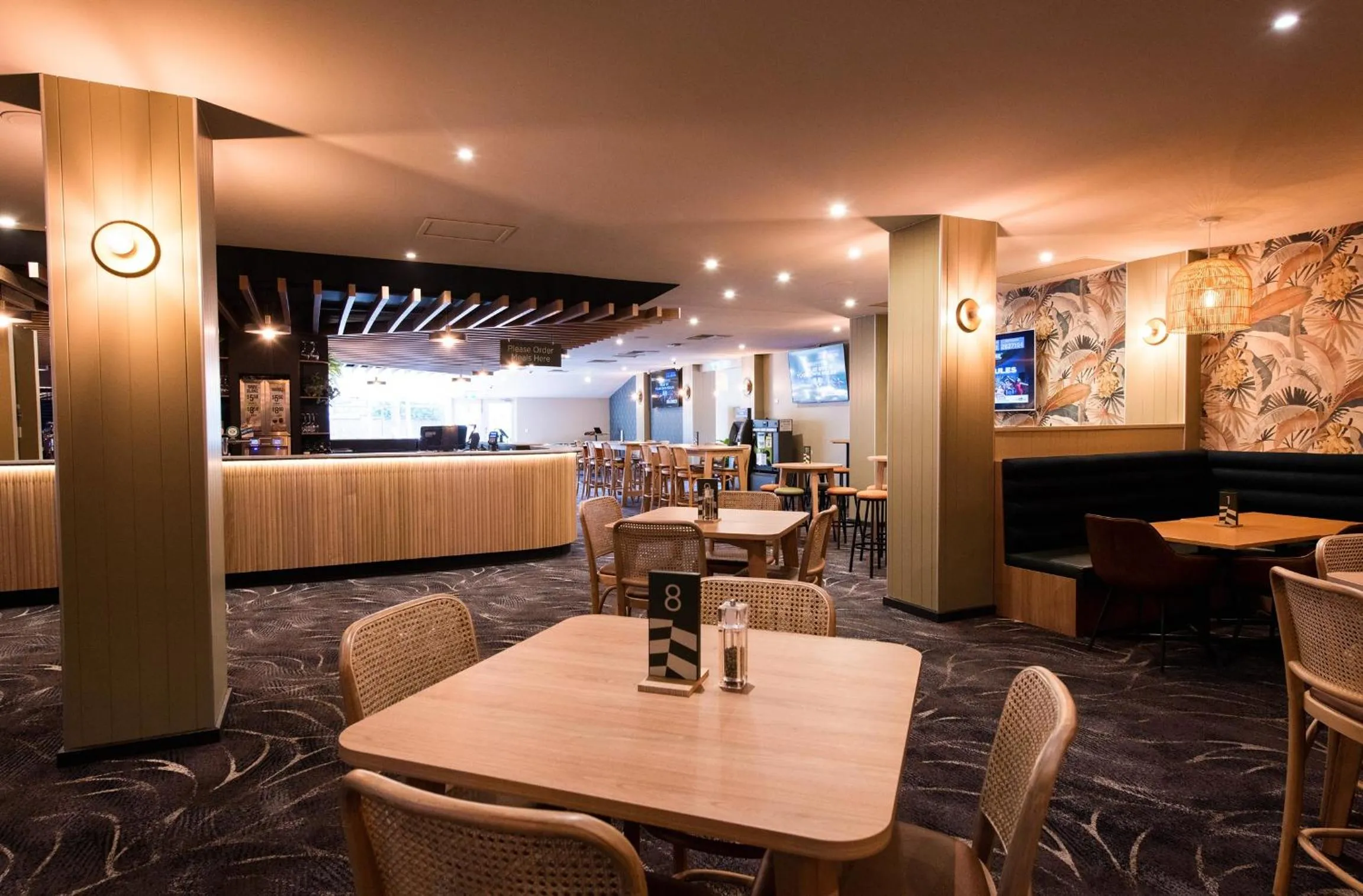 Restaurant/places to eat in Links Hotel