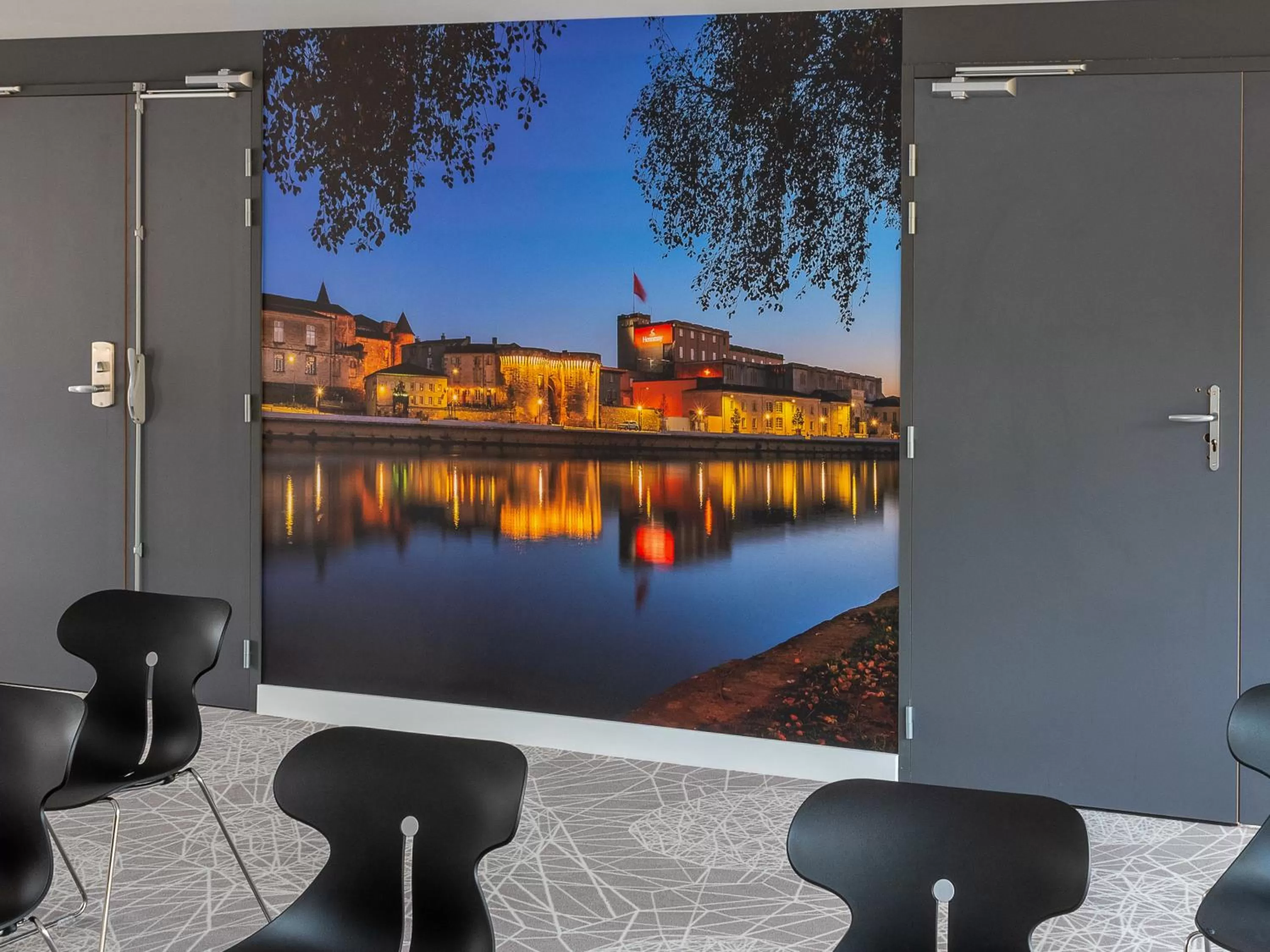 Meeting/conference room in ibis Budget Cognac