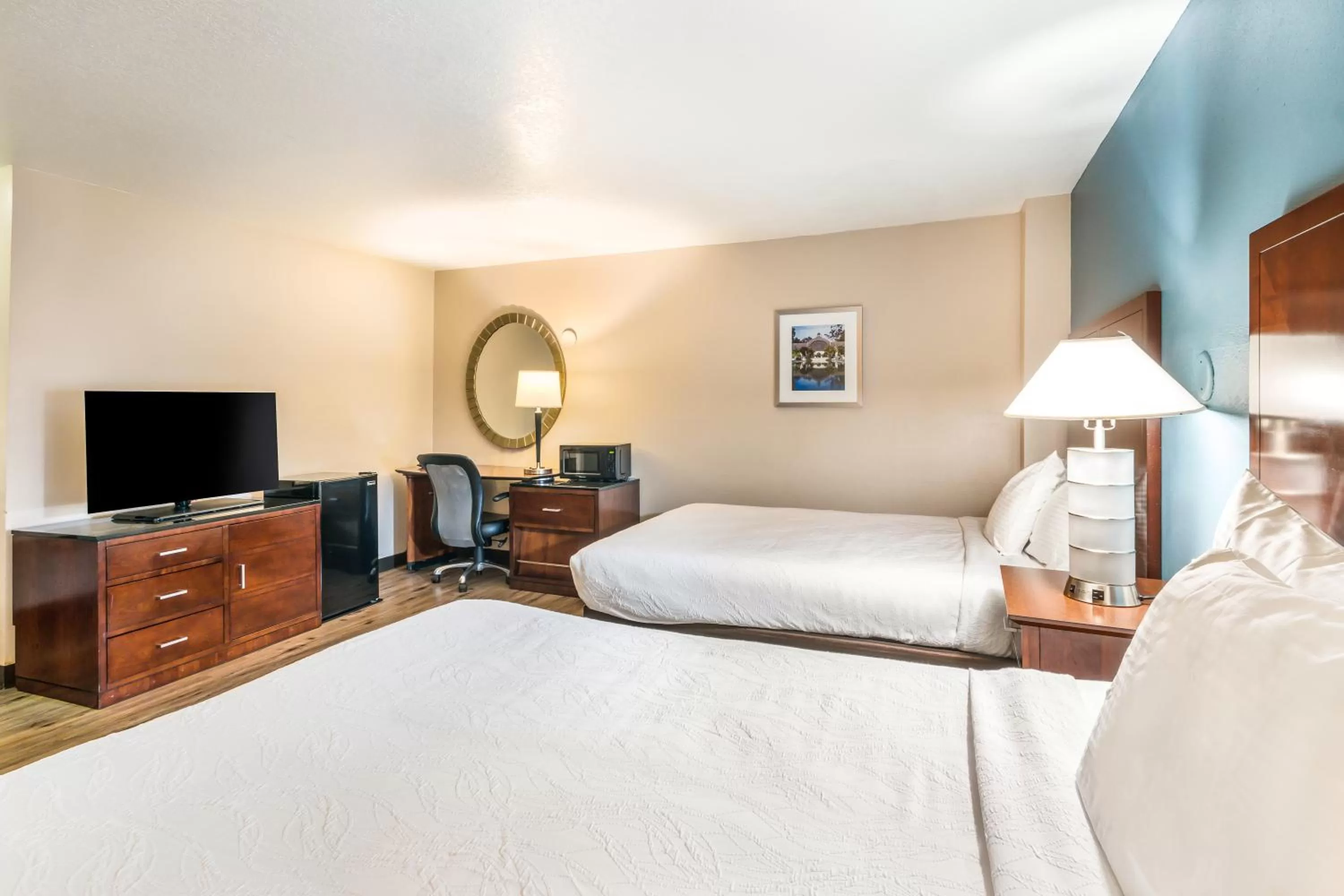 Photo of the whole room, Bed in Hotel Hacienda at Ontario Ranch