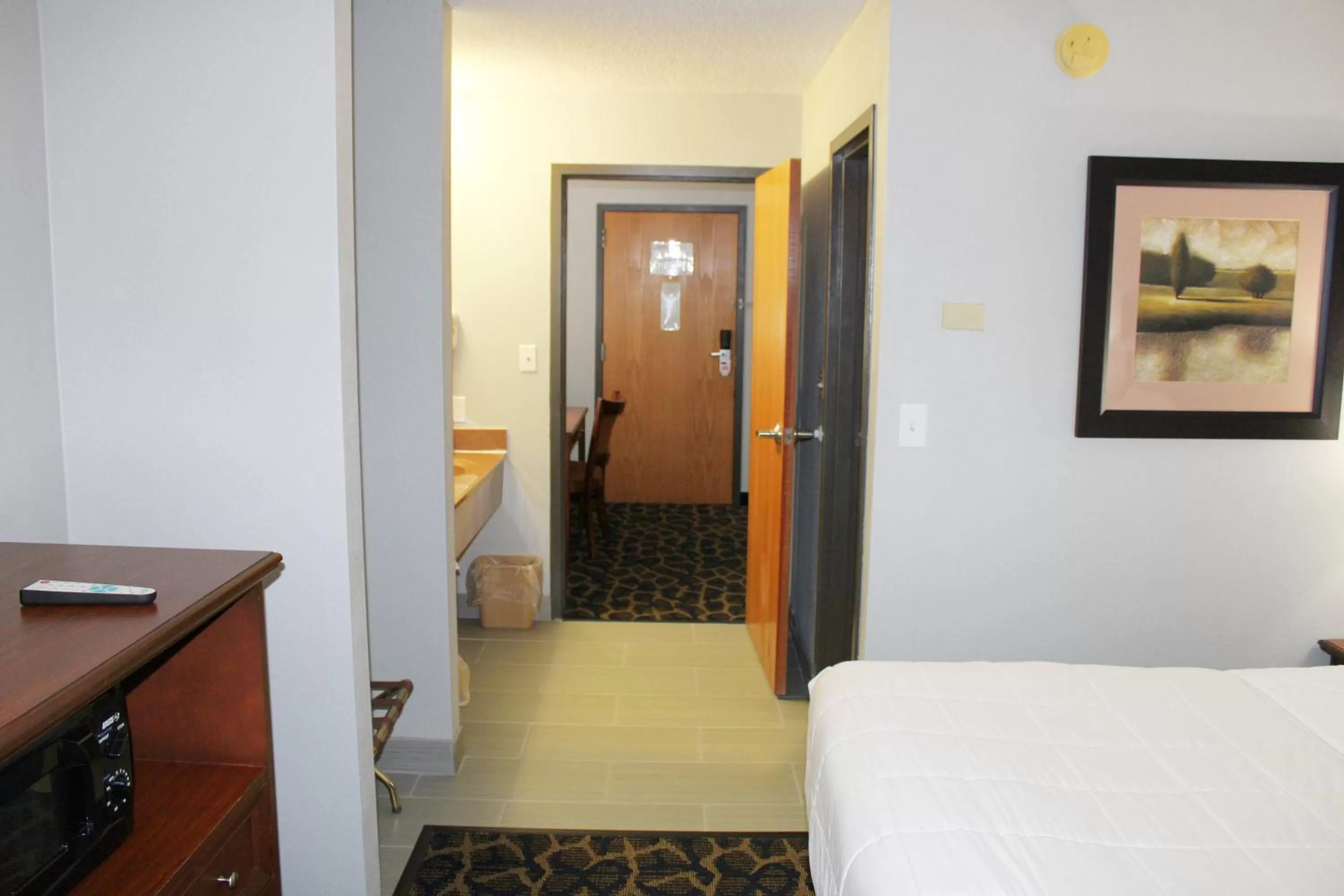 Bed in Greenlight Inn & Suites St James