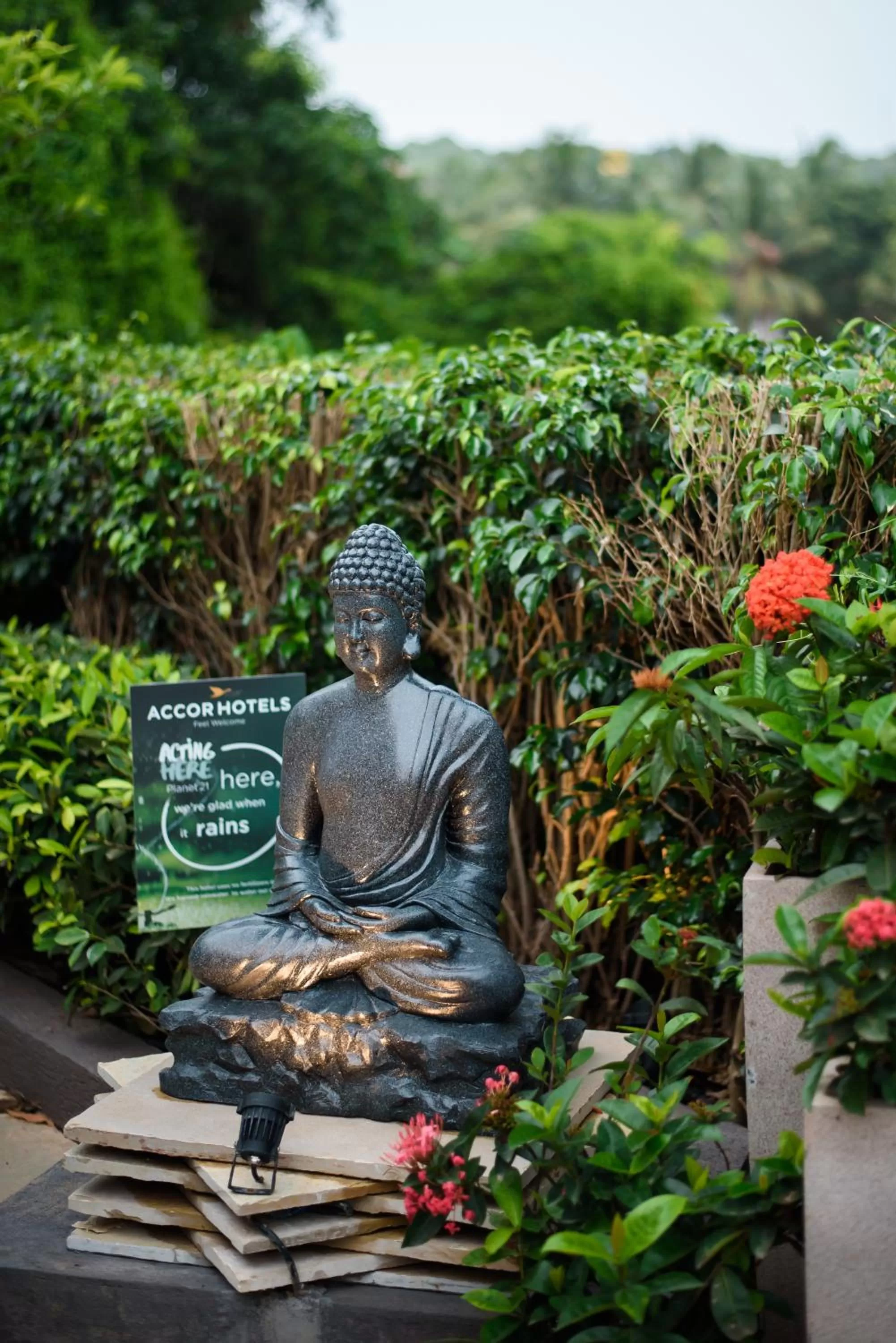 Garden in Novotel Goa Resort & Spa Candolim