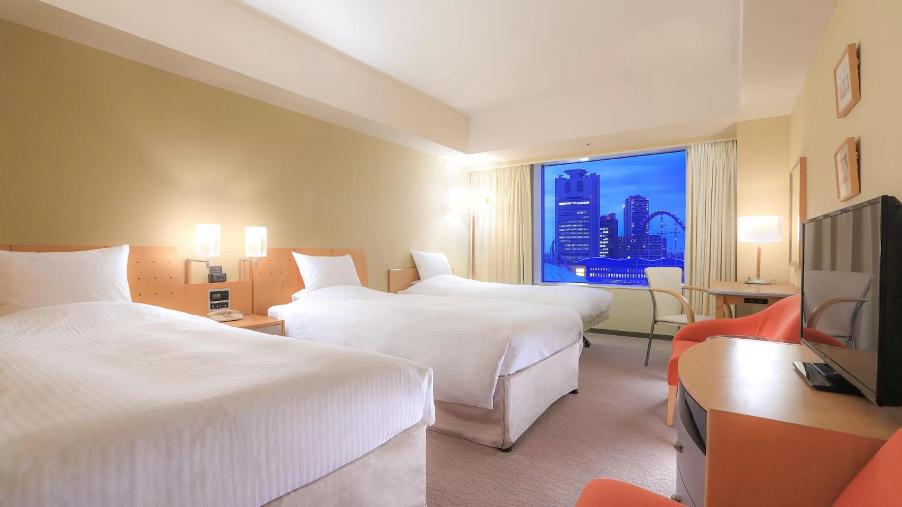 Photo of the whole room, Bed in Tokyo Dome Hotel