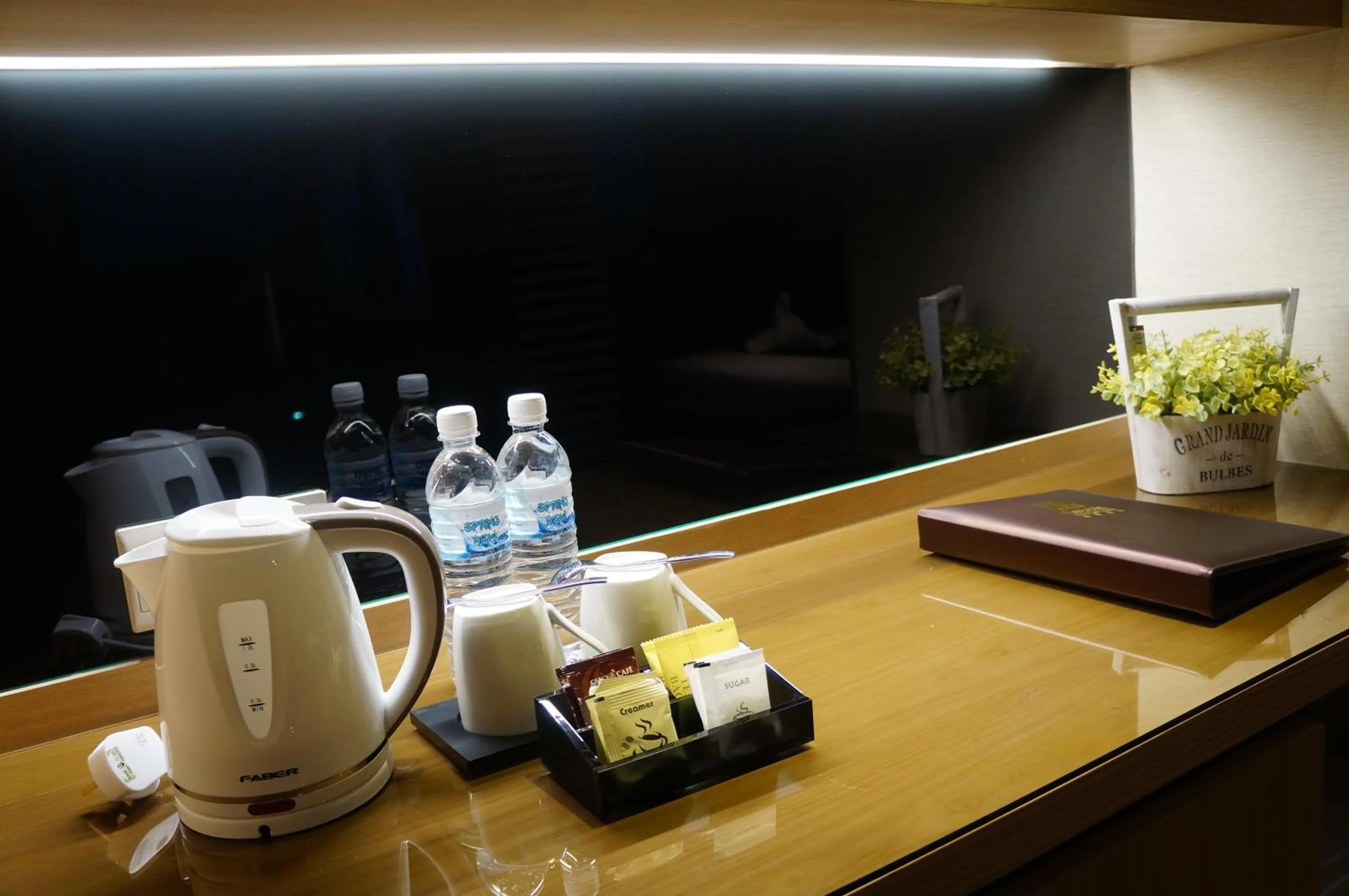 Coffee/tea facilities in Greens Hotel & Suites