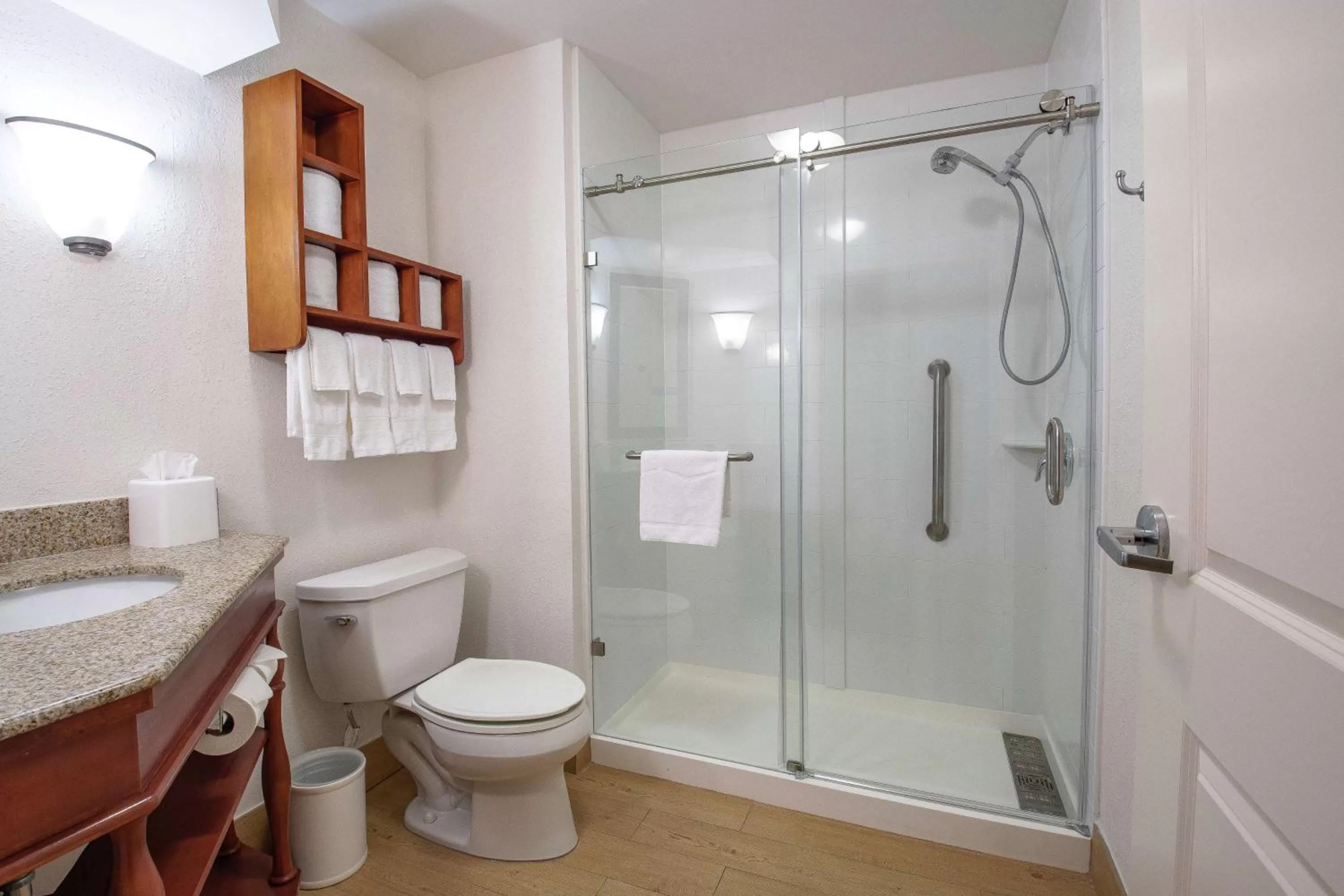 Bathroom in Hampton Inn & Suites Williamsburg-Richmond Road