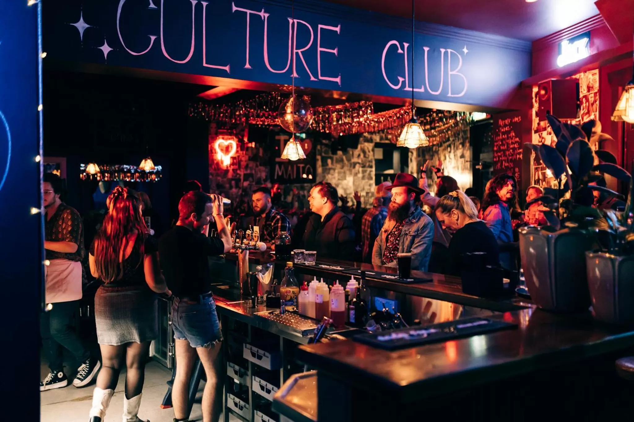 Restaurant/places to eat in The Family Hotel