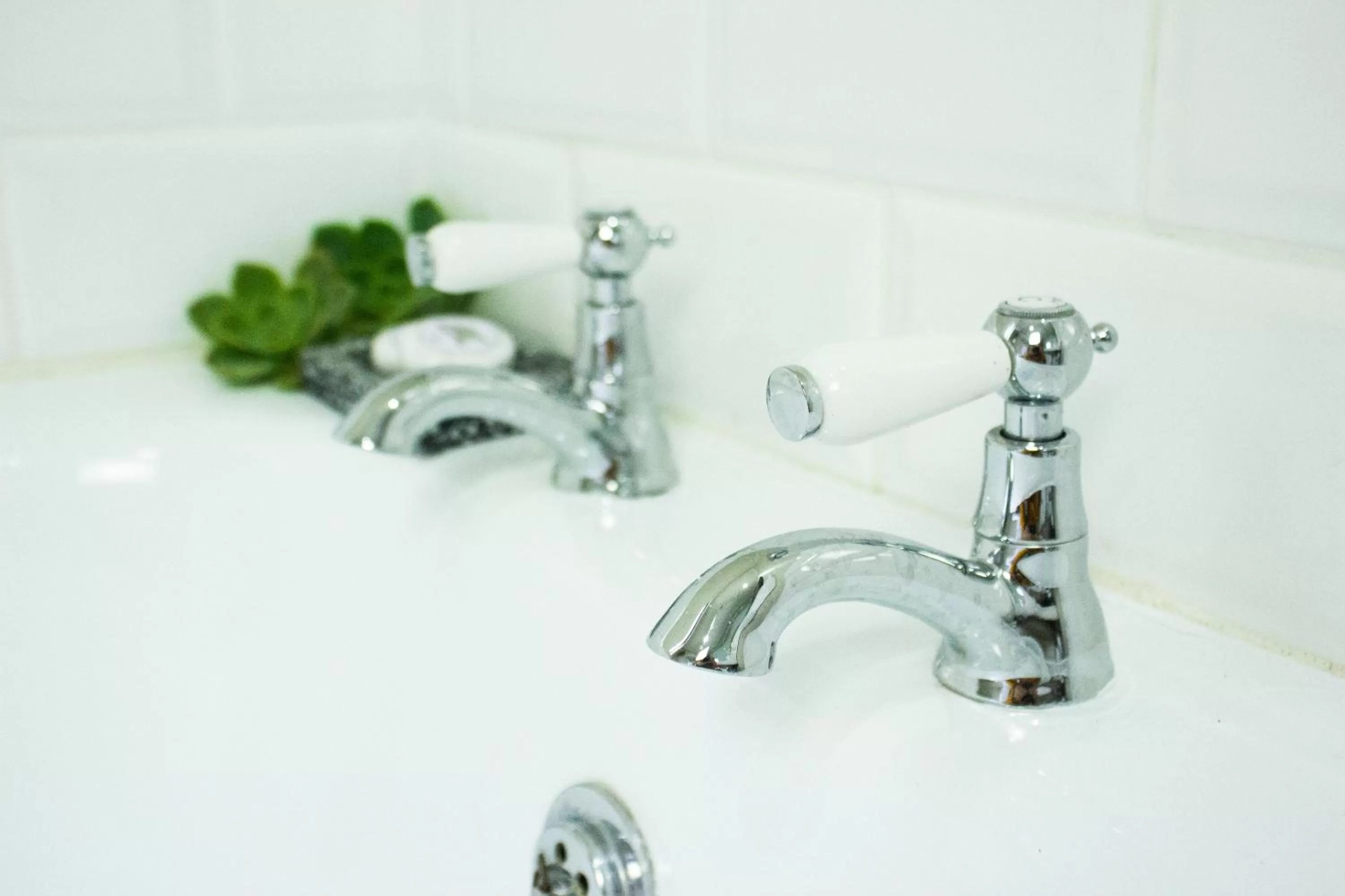 Bathroom in Ben's Bed and Breakfast