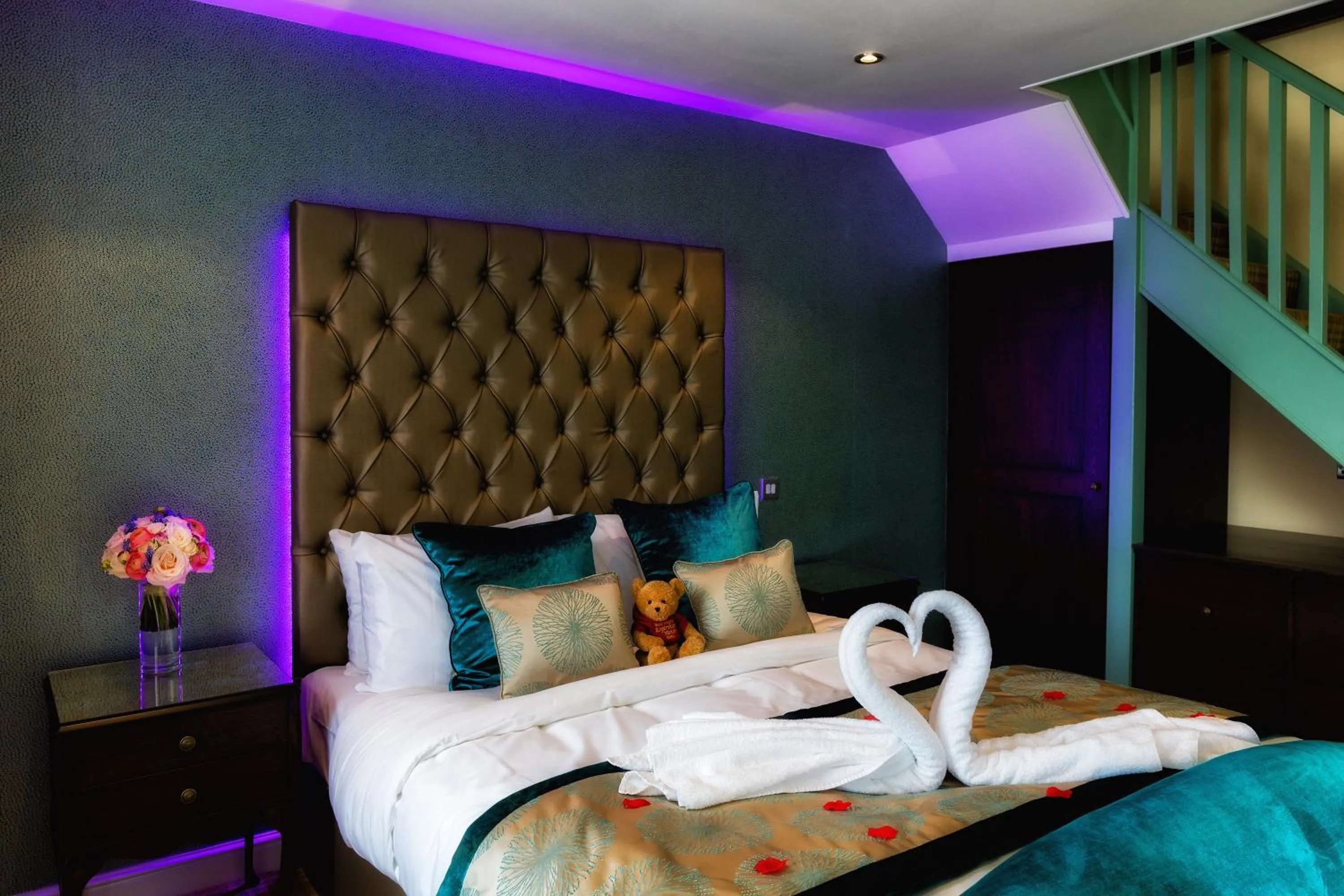 Bedroom, Bed in Rogerthorpe Manor Hotel