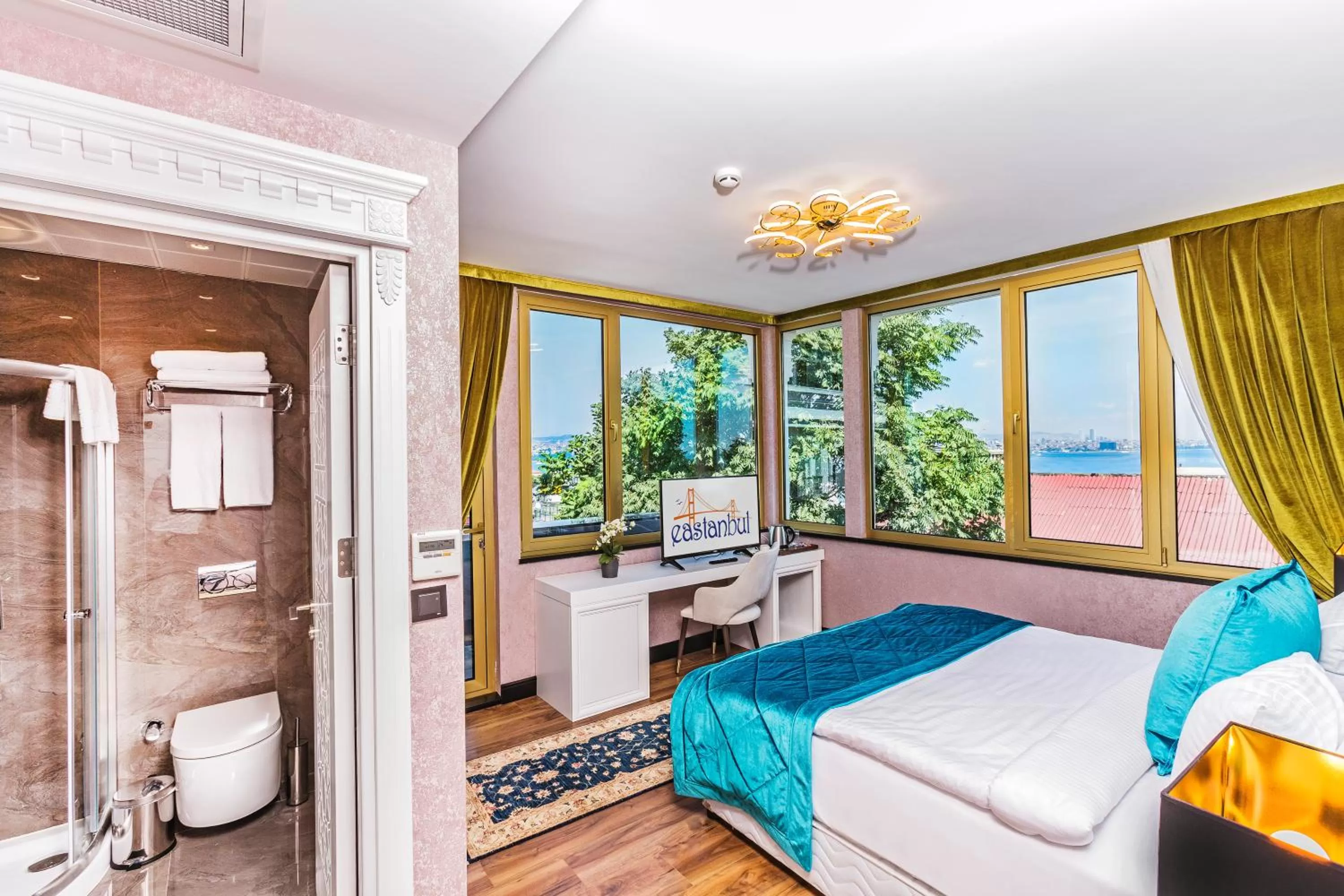 Photo of the whole room, Bed in Eastanbul Suites