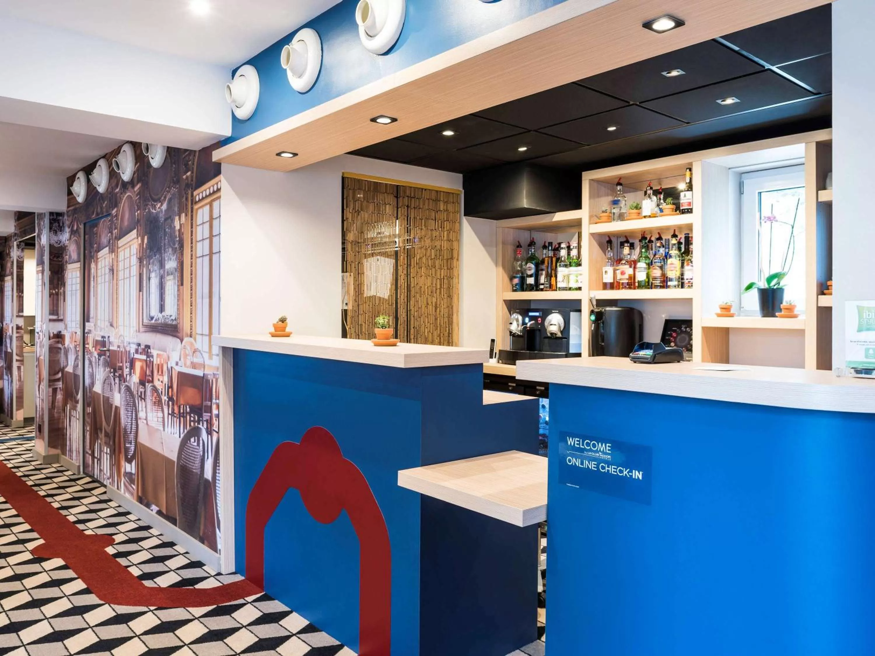 Lounge or bar in ibis Styles Clamart Gare Grand Paris