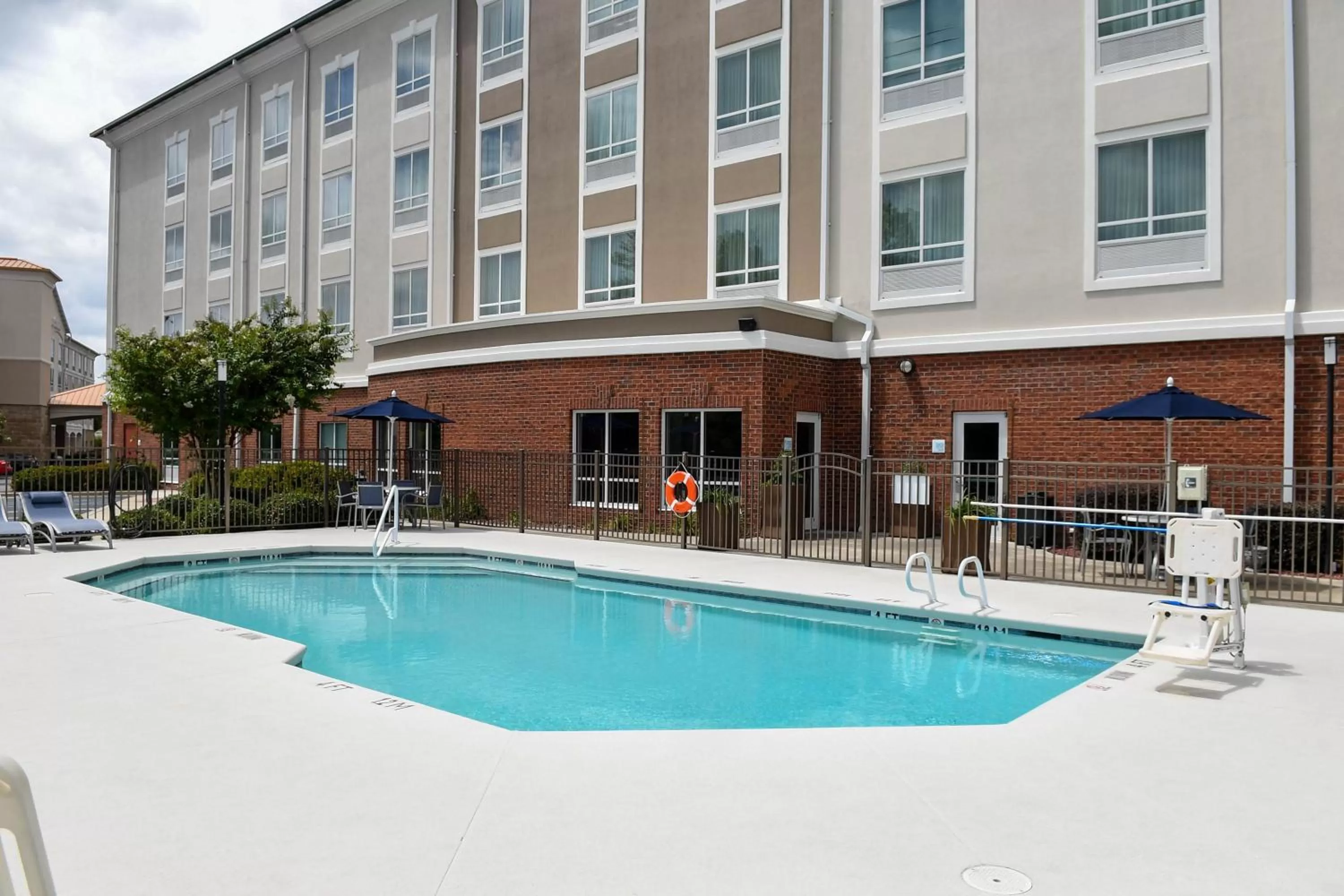 Swimming pool in Holiday Inn Express & Suites - Valdosta by IHG