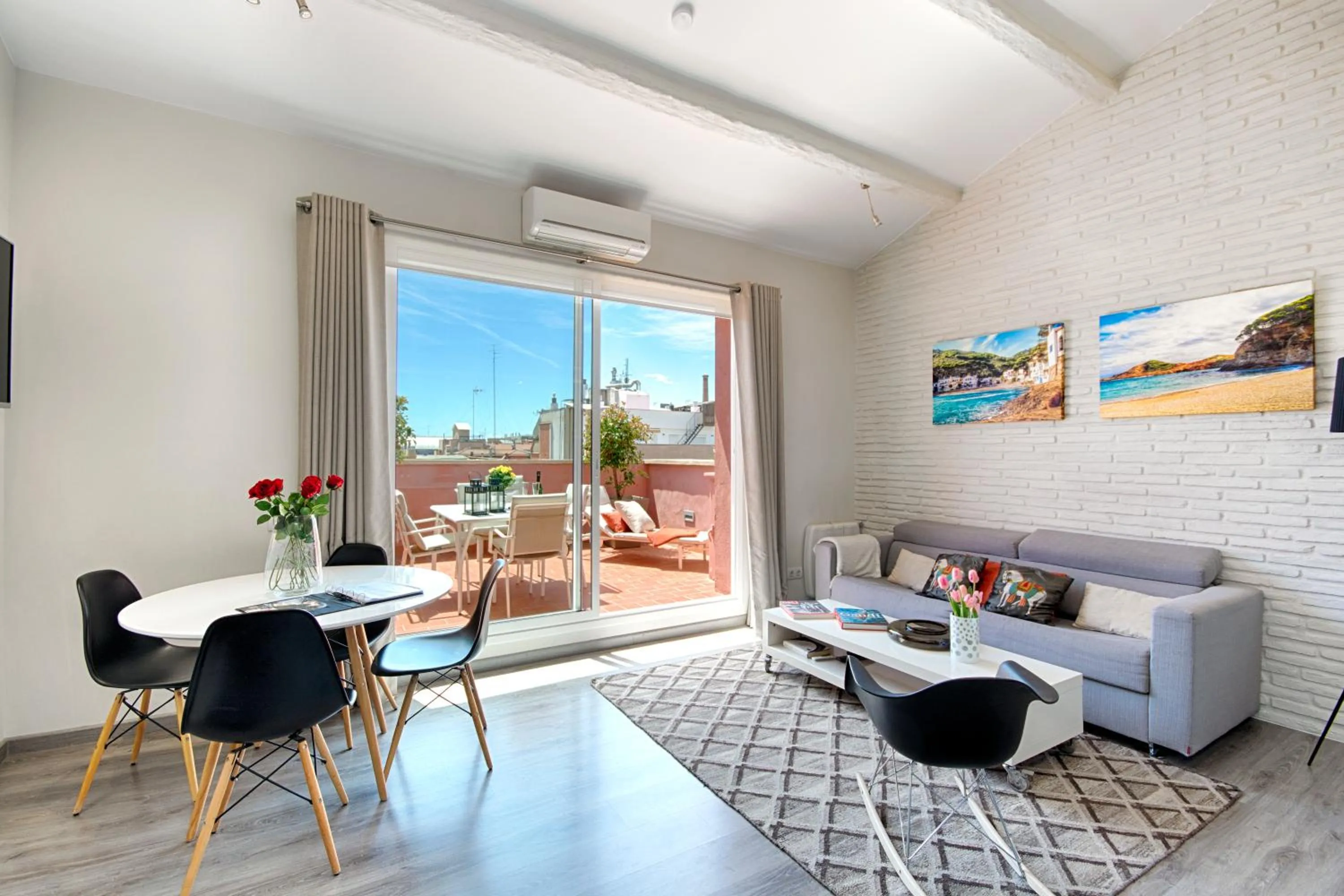 TV and multimedia in Eixample Building Apartments by Mercedes Heritage