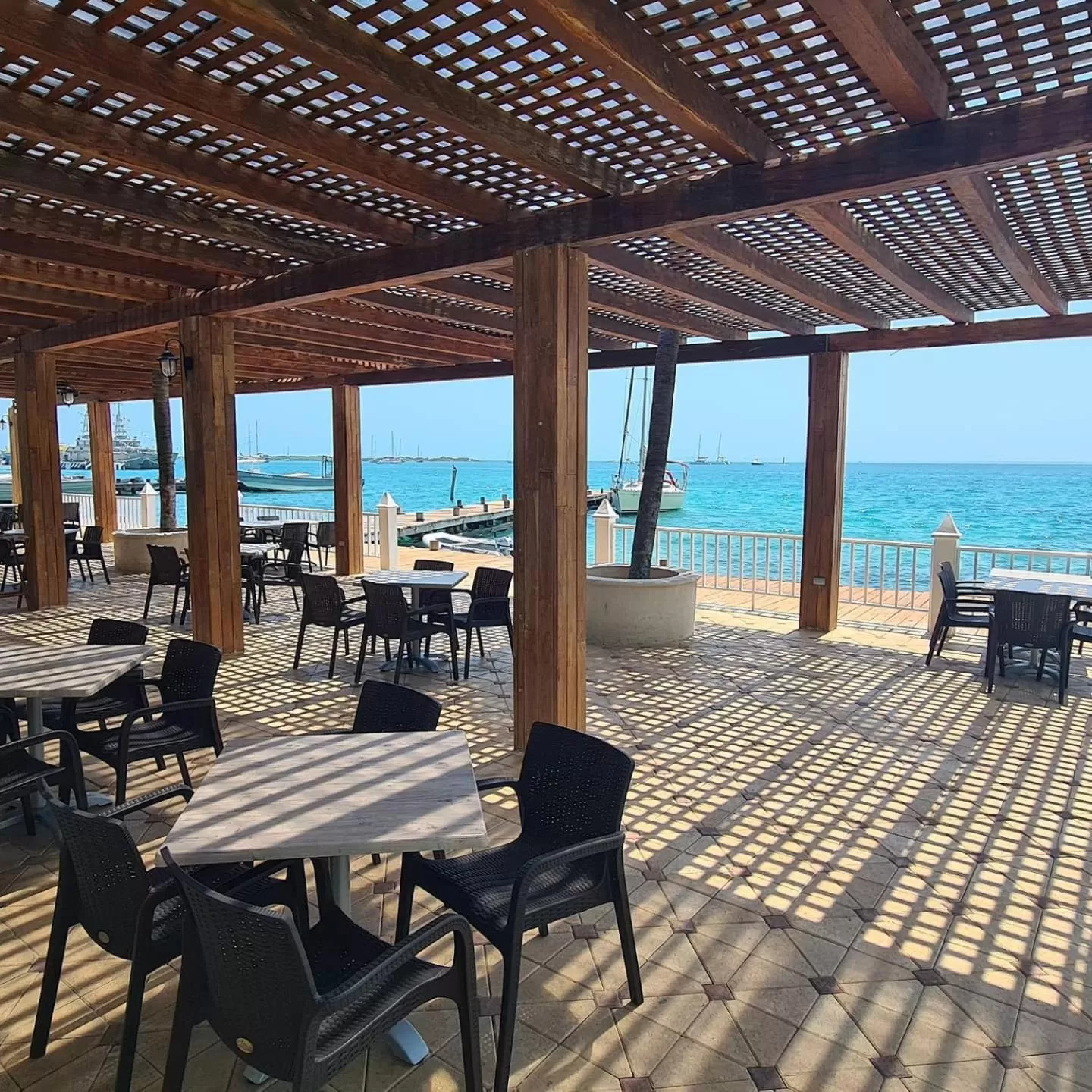 Restaurant/places to eat in Ocean Suites Bartolome