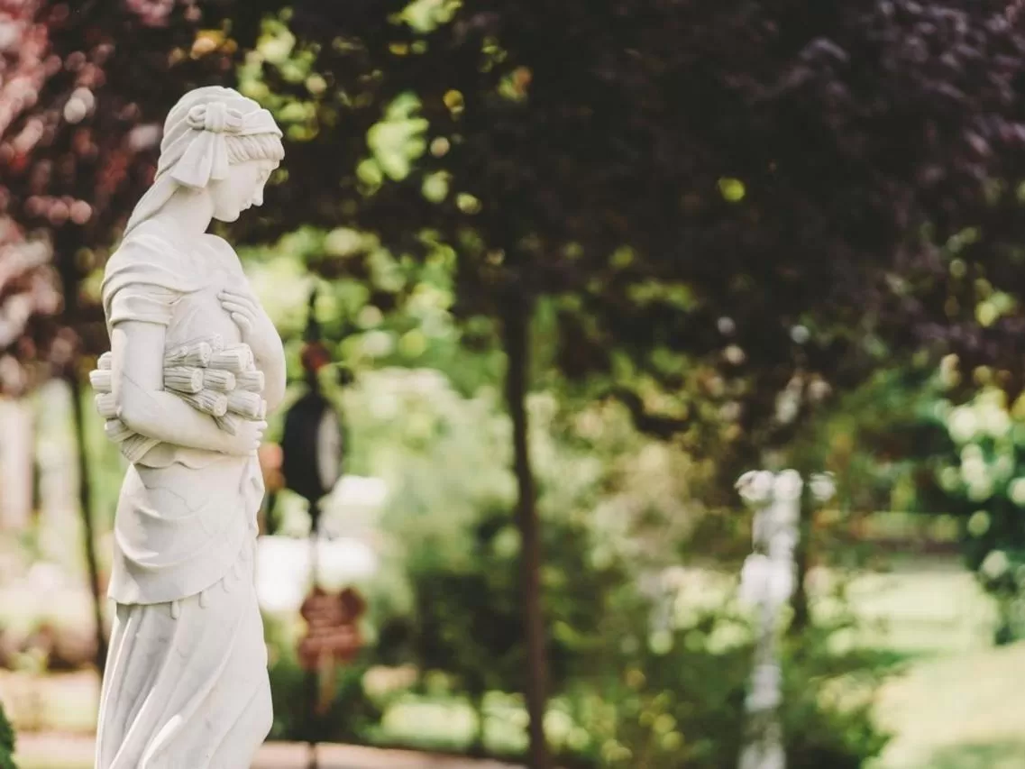 Property building in Seeschloß