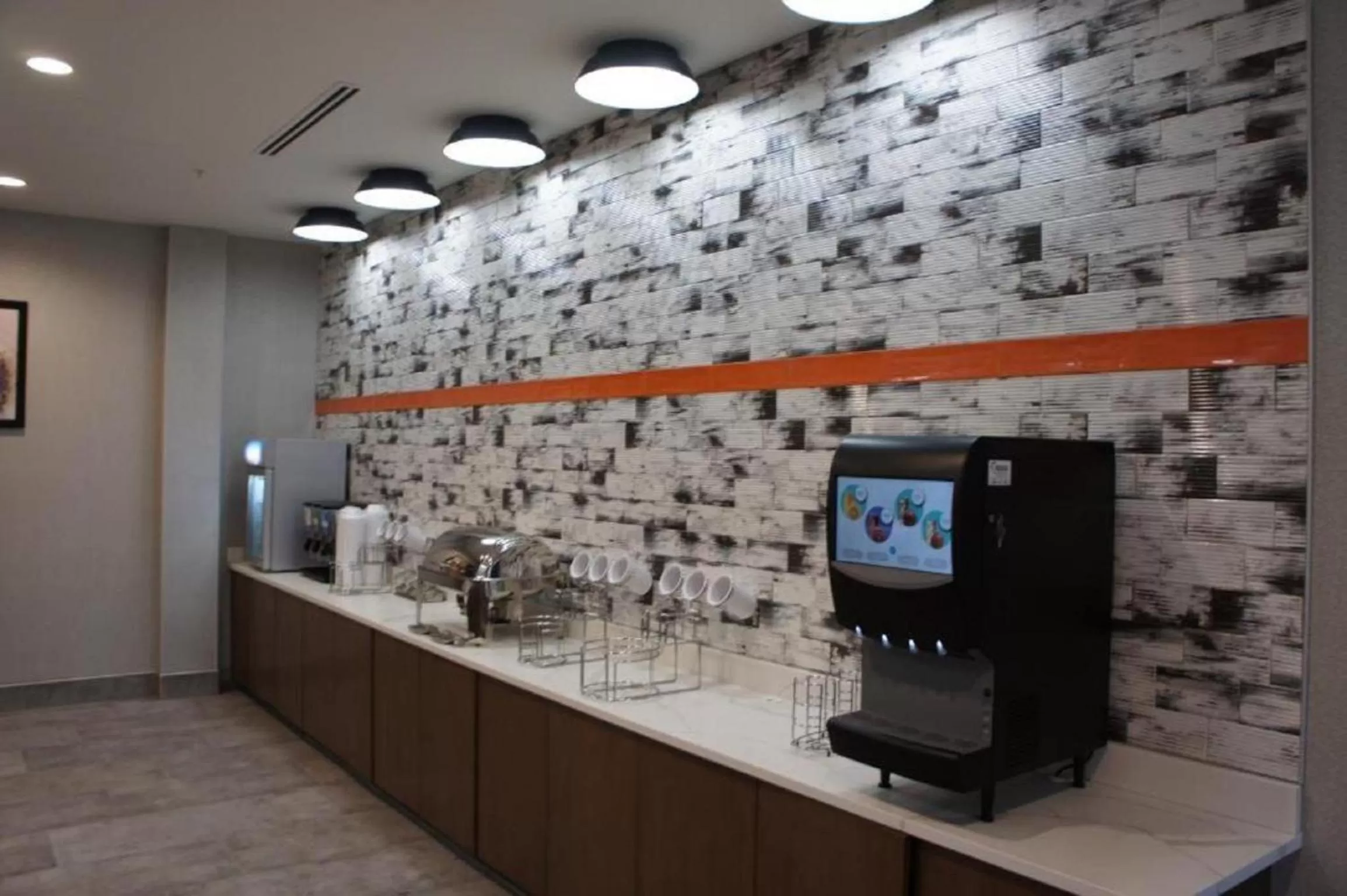 Breakfast in La Quinta Inn & Suites by Wyndham Oxford