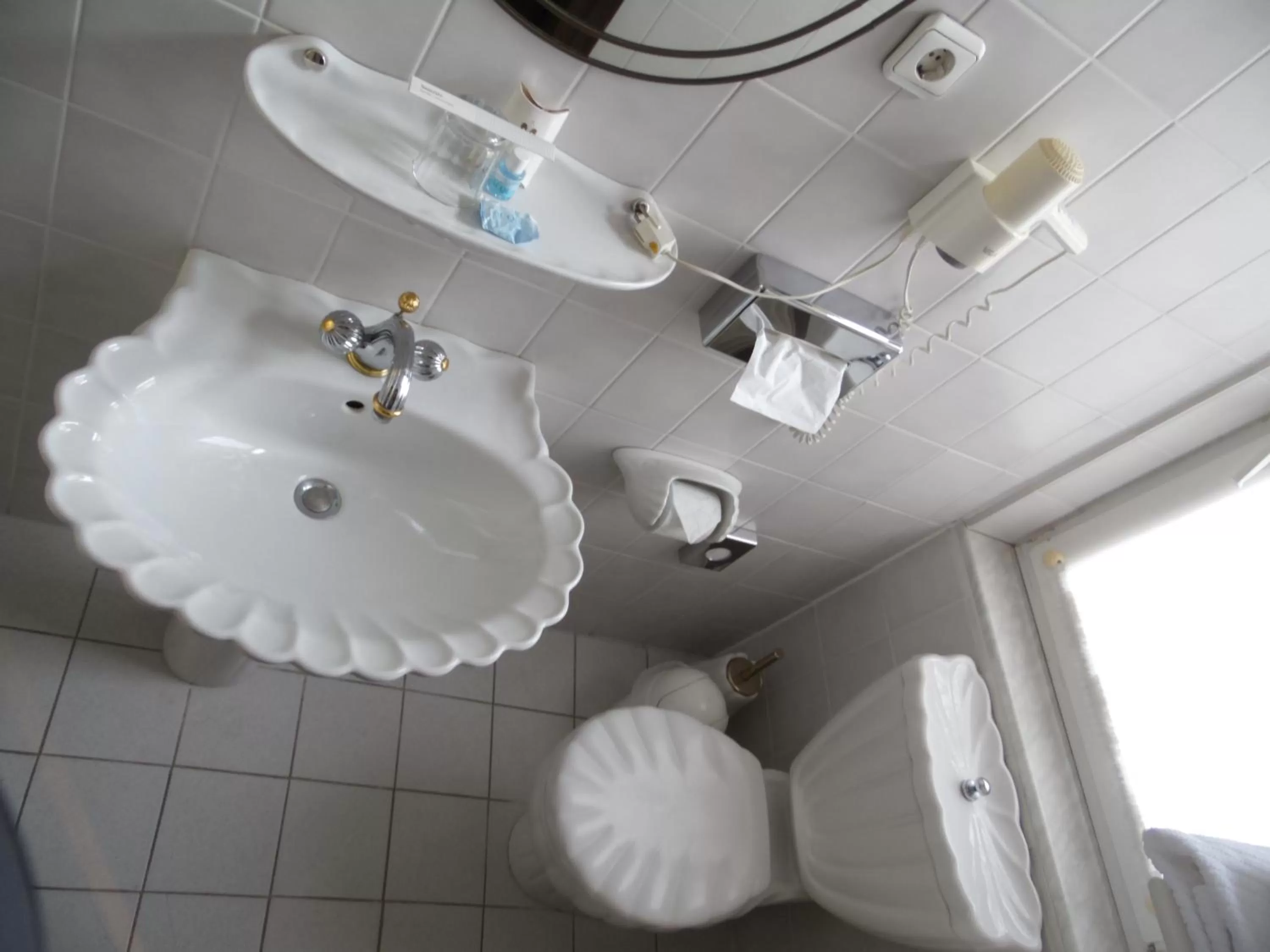 Toilet in Hotel & Restaurant "Deutscher Kaiser"