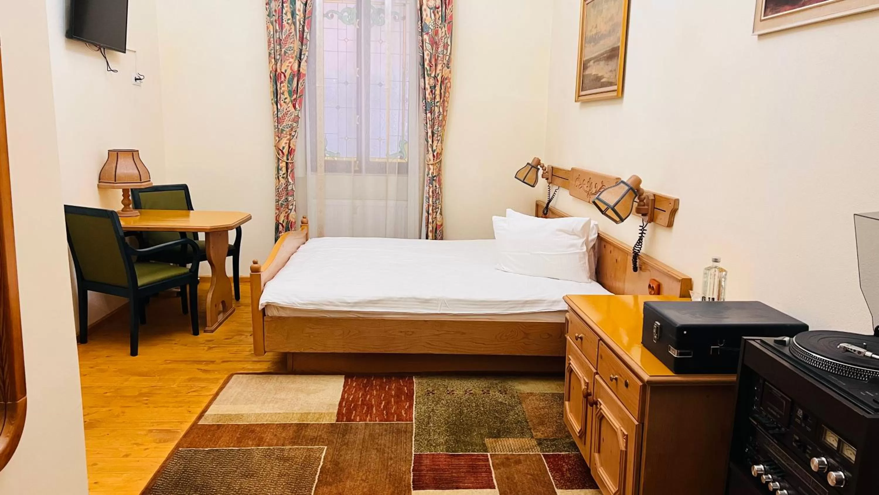 Bed in Armenopolis - Adults Only