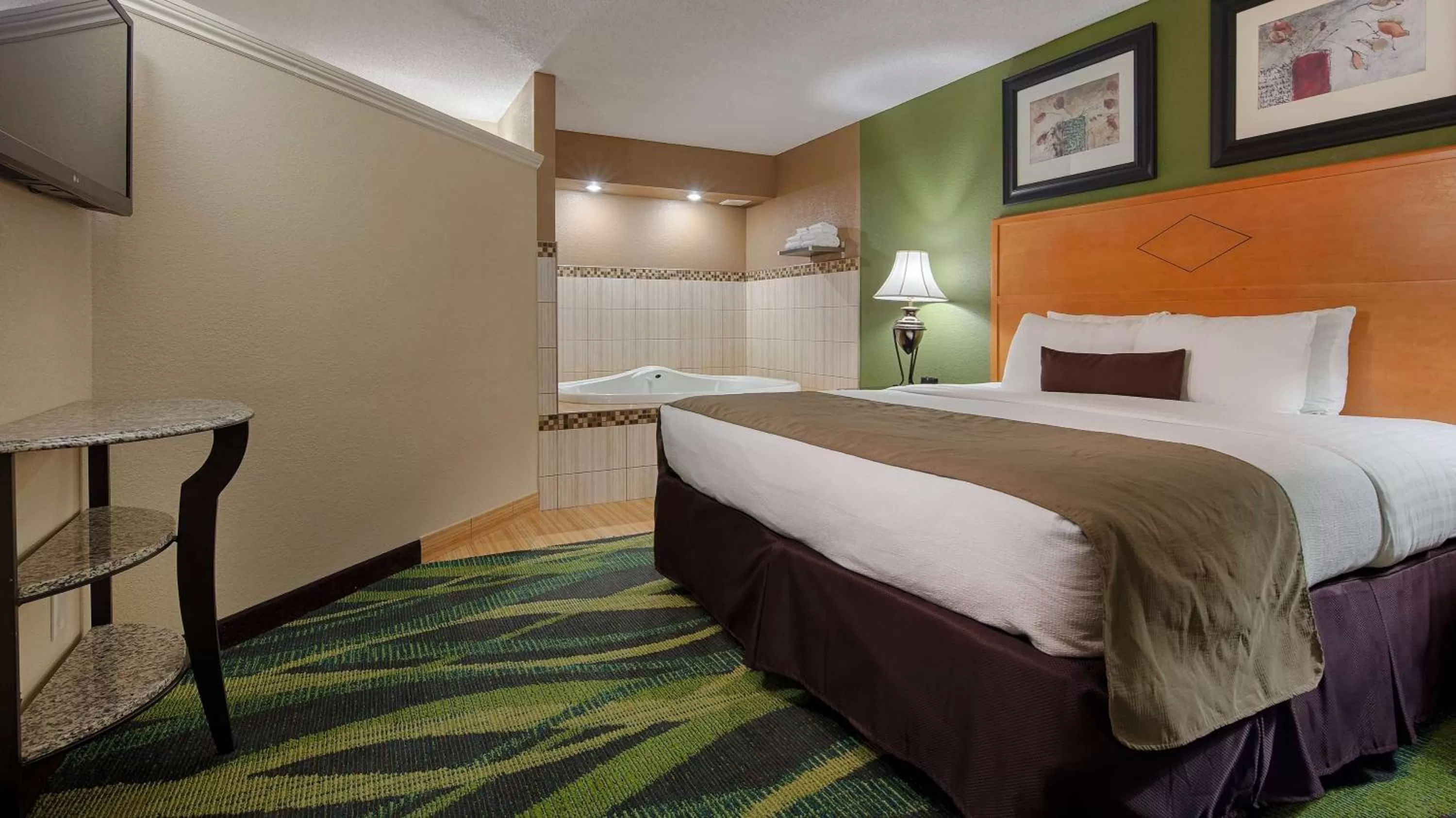 King Suite with Spa Bath - Non-Smoking in Best Western Plus Philadelphia Bensalem Hotel