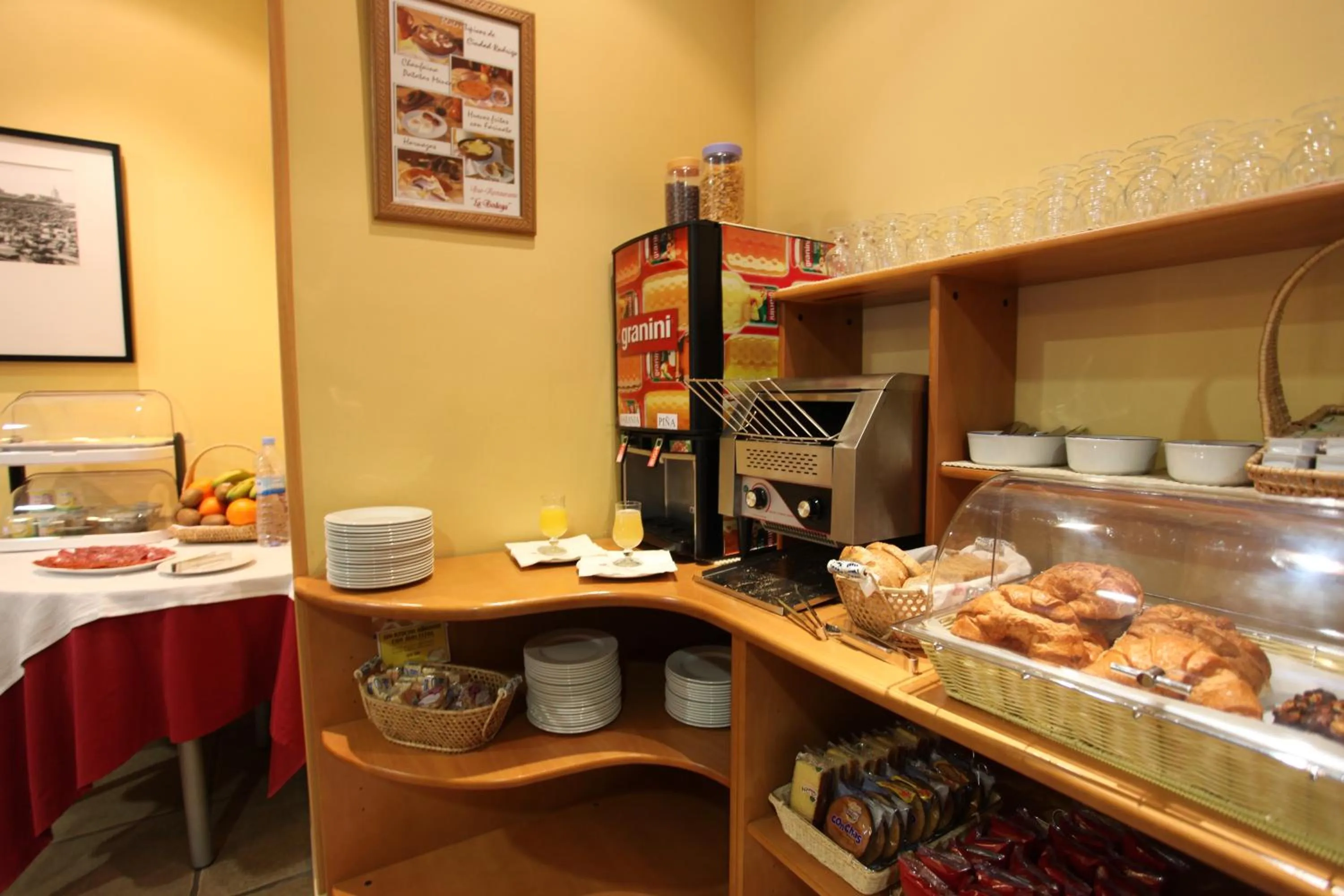 Breakfast in Hotel La Bodega