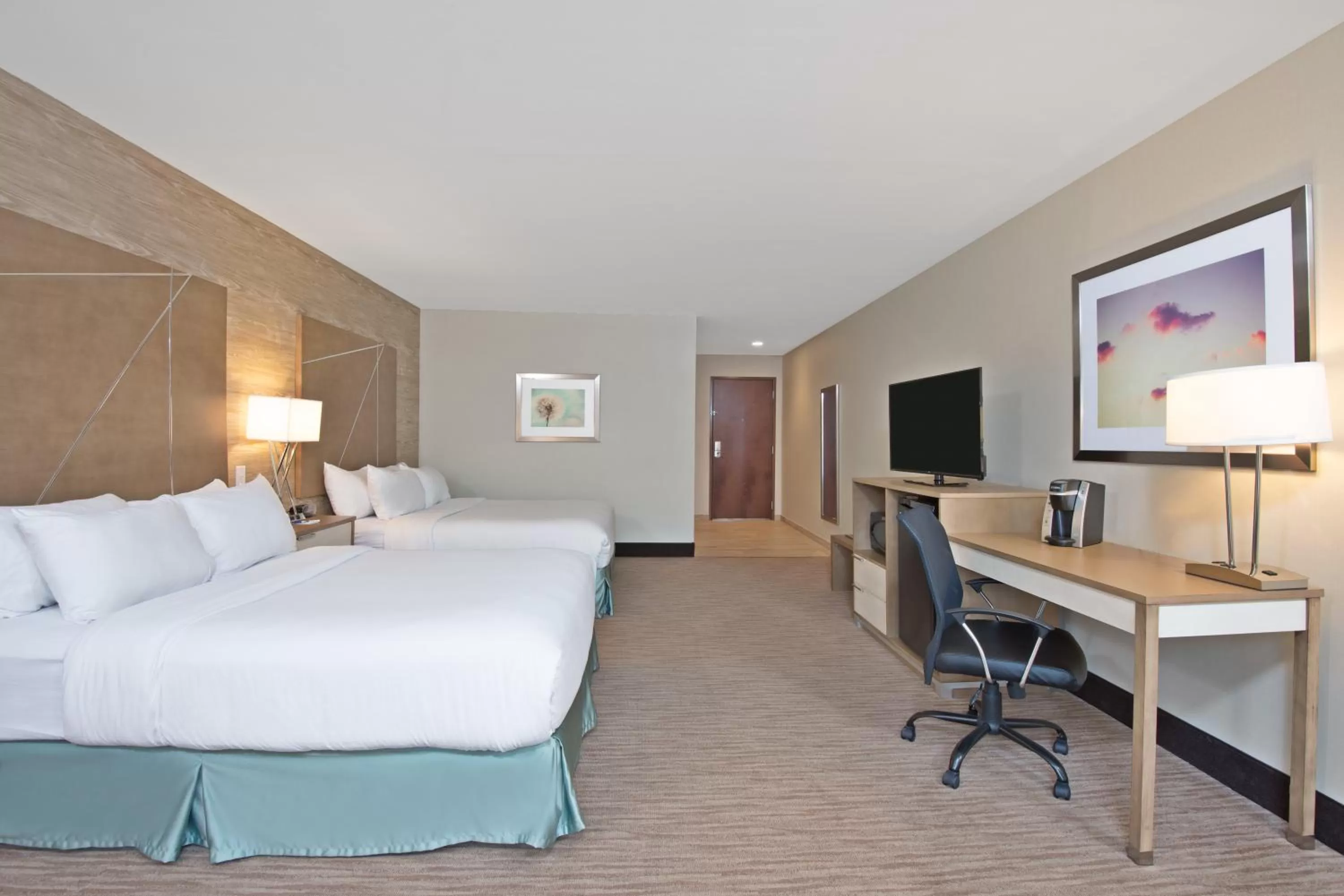 Photo of the whole room, Bed in Holiday Inn Express & Suites New Cumberland by IHG