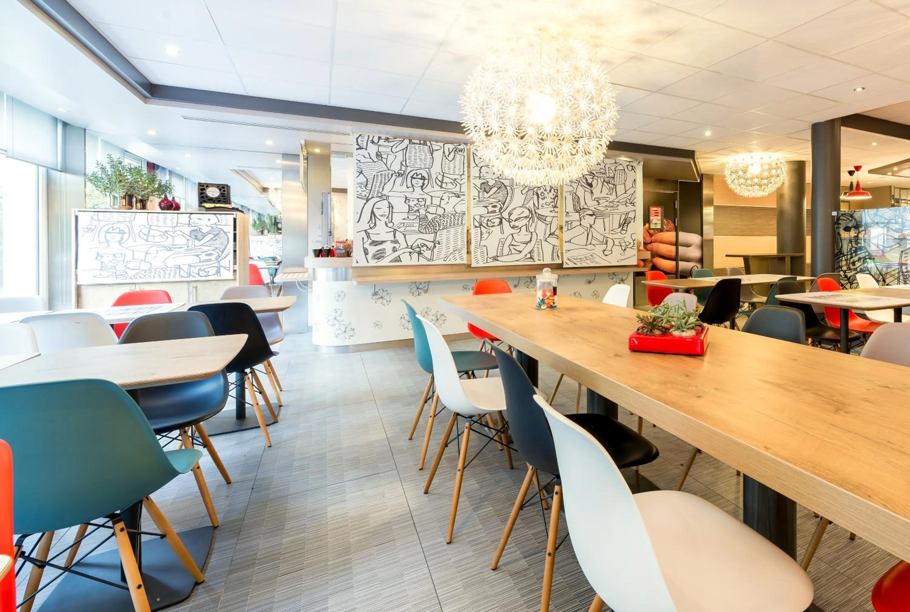 Restaurant/places to eat in ibis Paris Vanves Parc des Expositions