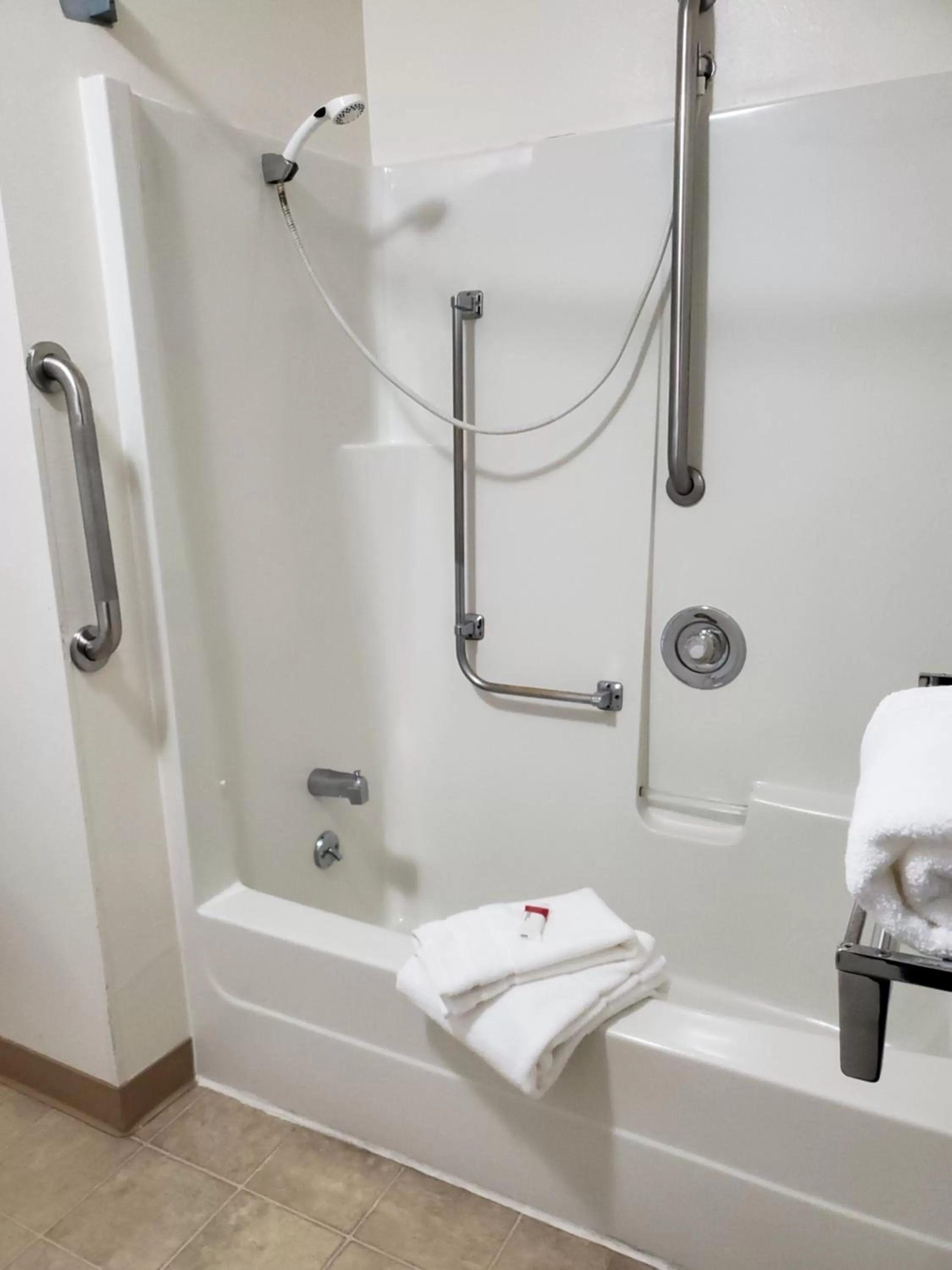 Shower in Super 8 by Wyndham Belgrade/Bozeman Airport