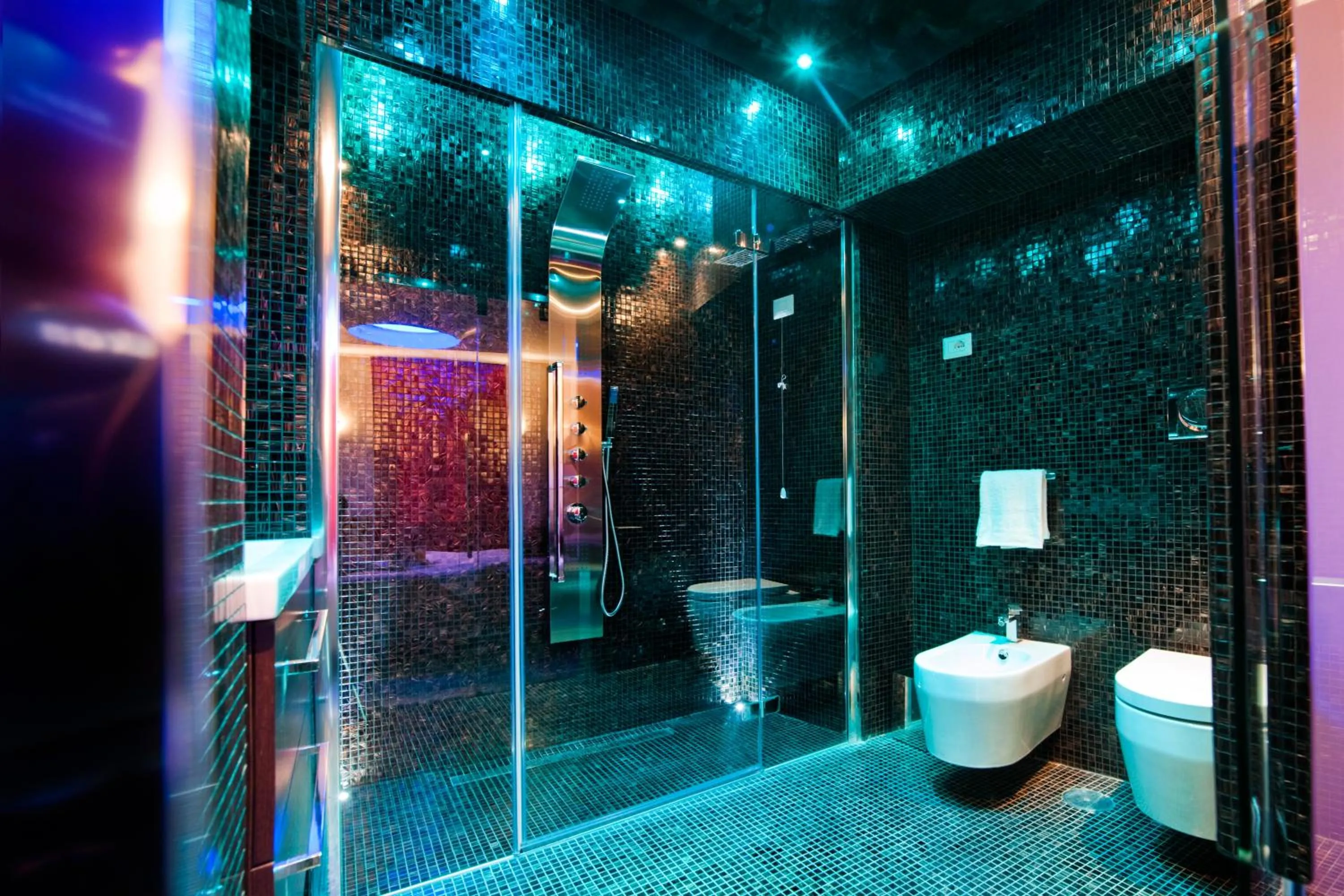 Shower in Pantheon Relais