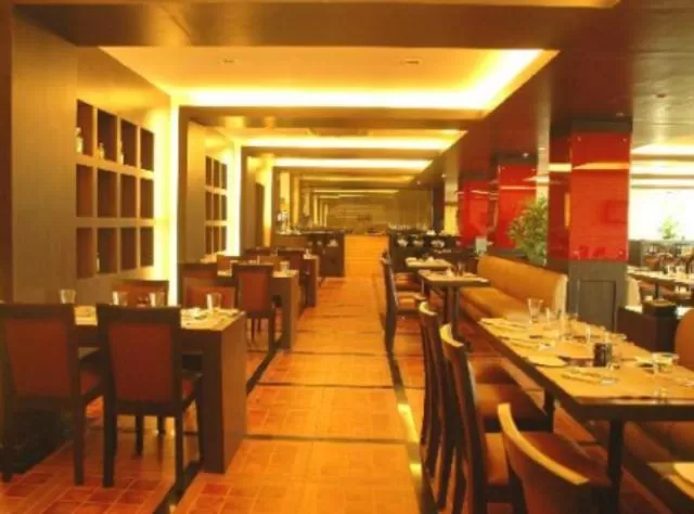 Restaurant/Places to Eat in Hotel Claresta