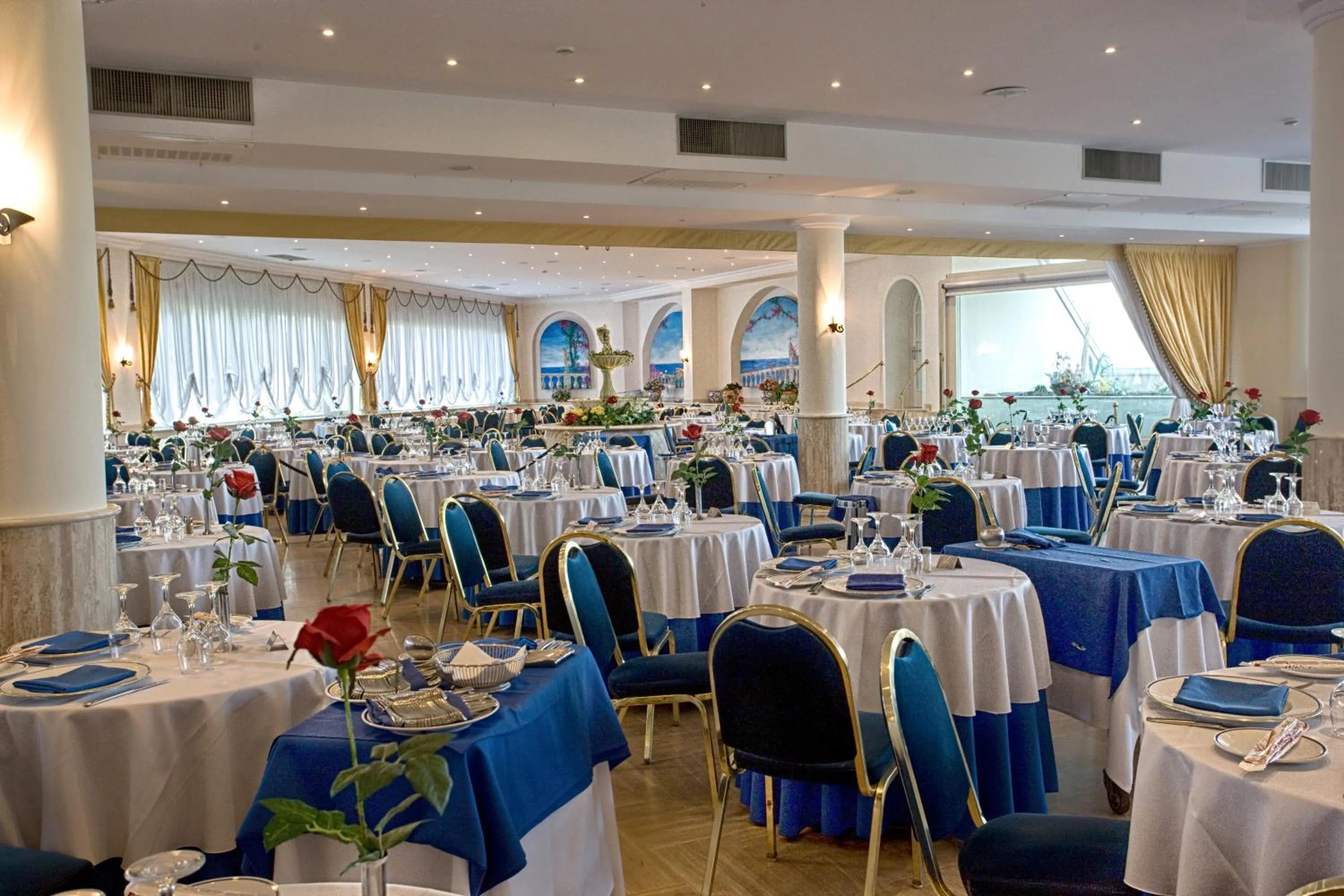 Restaurant/places to eat in Sant Alphio Garden Hotel & SPA