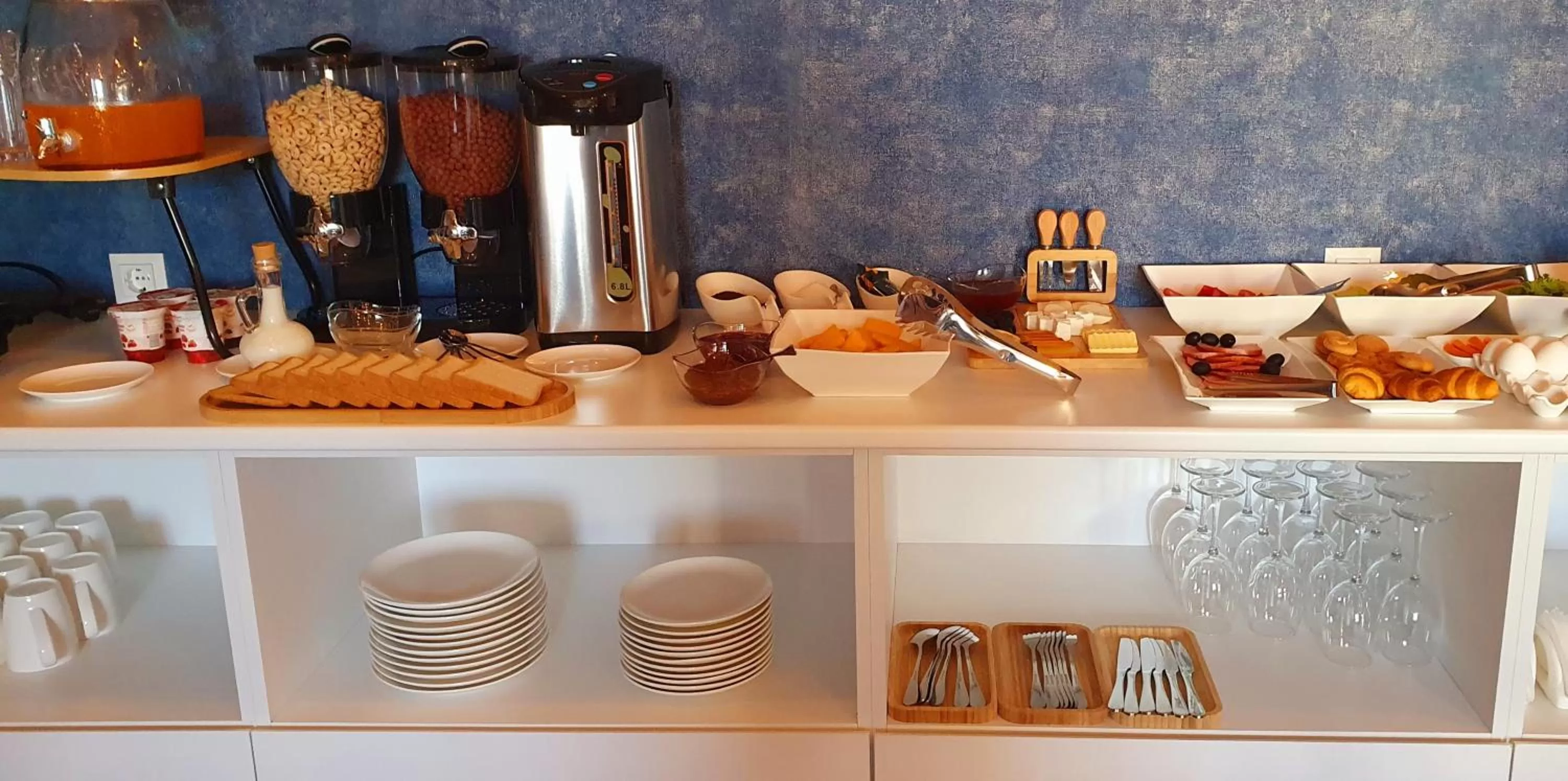 Coffee/tea facilities in Hotel BaniHills Tbilisi