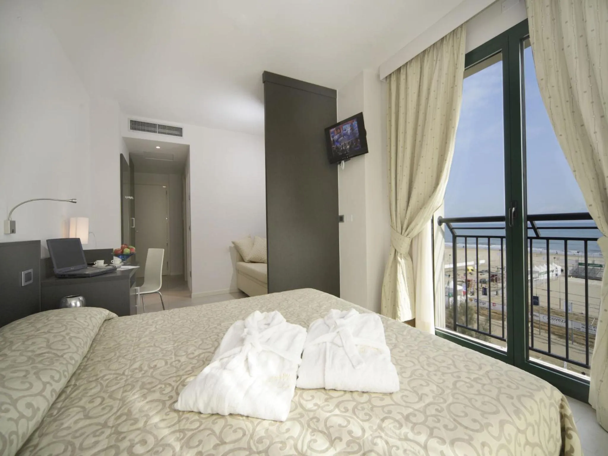 Day, Bed in Hotel Dante Family Spa Resort