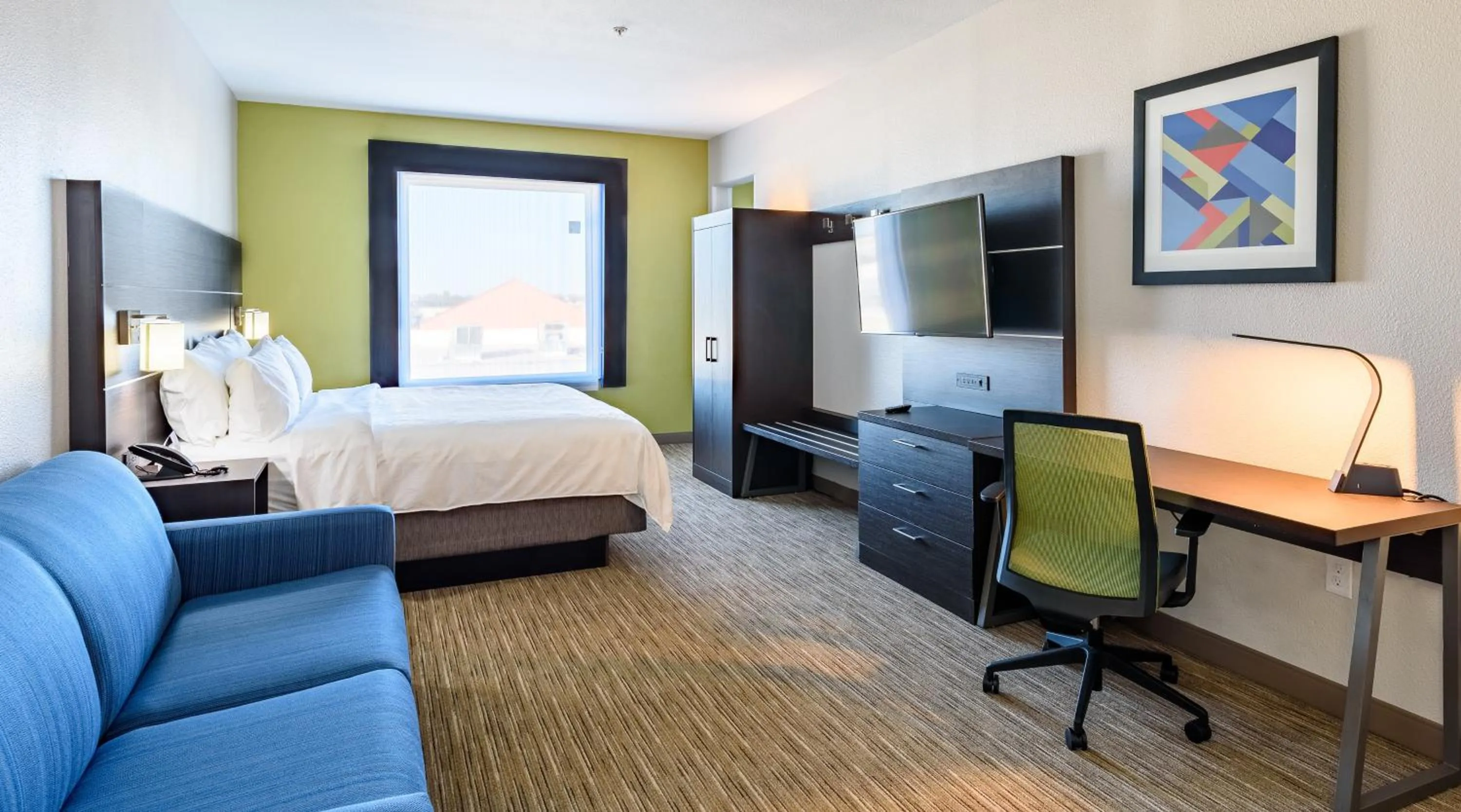 Photo of the whole room, Bed in Holiday Inn Express Hotel and Suites Bastrop by IHG
