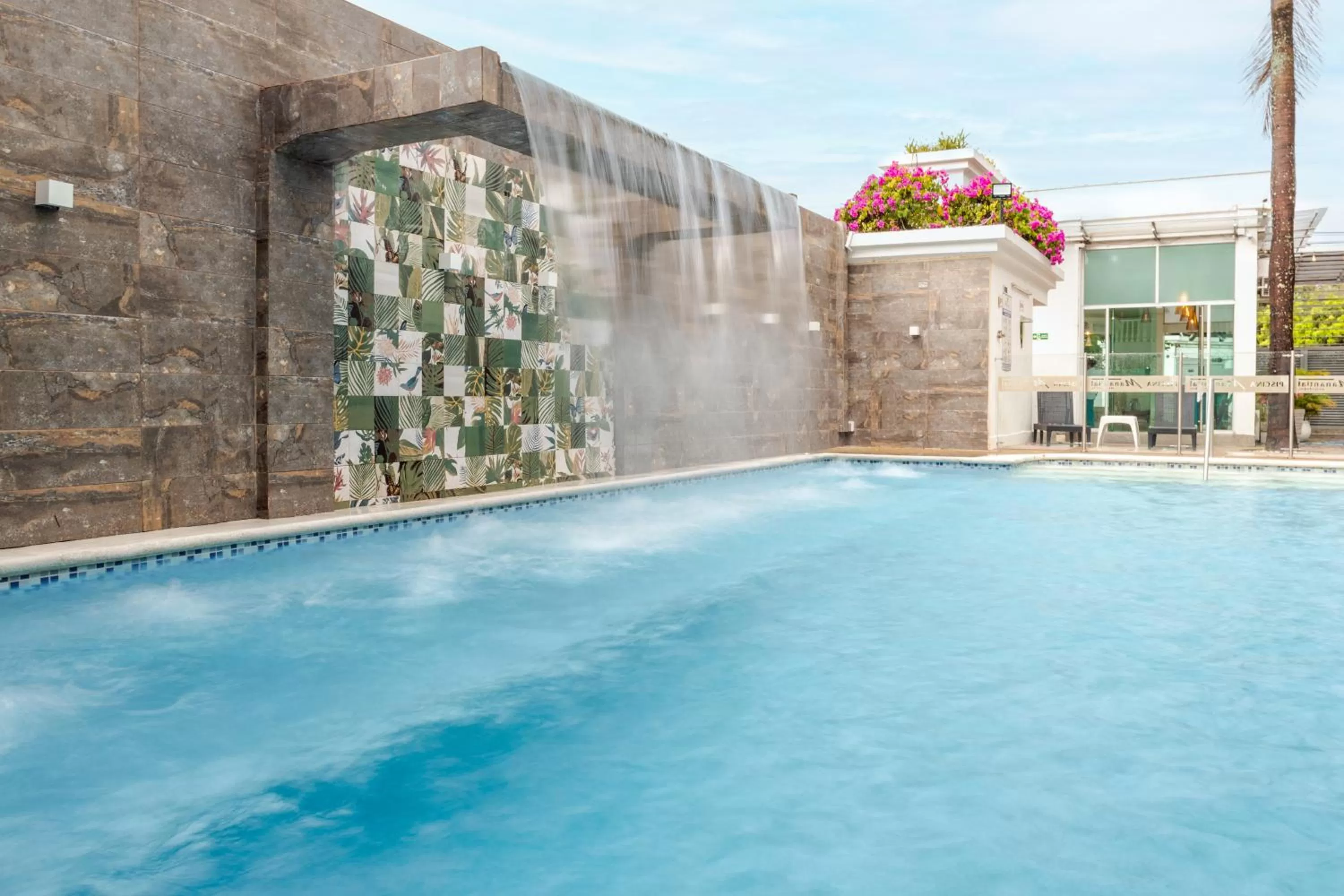 Pool view in Hotel Manantial Melgar