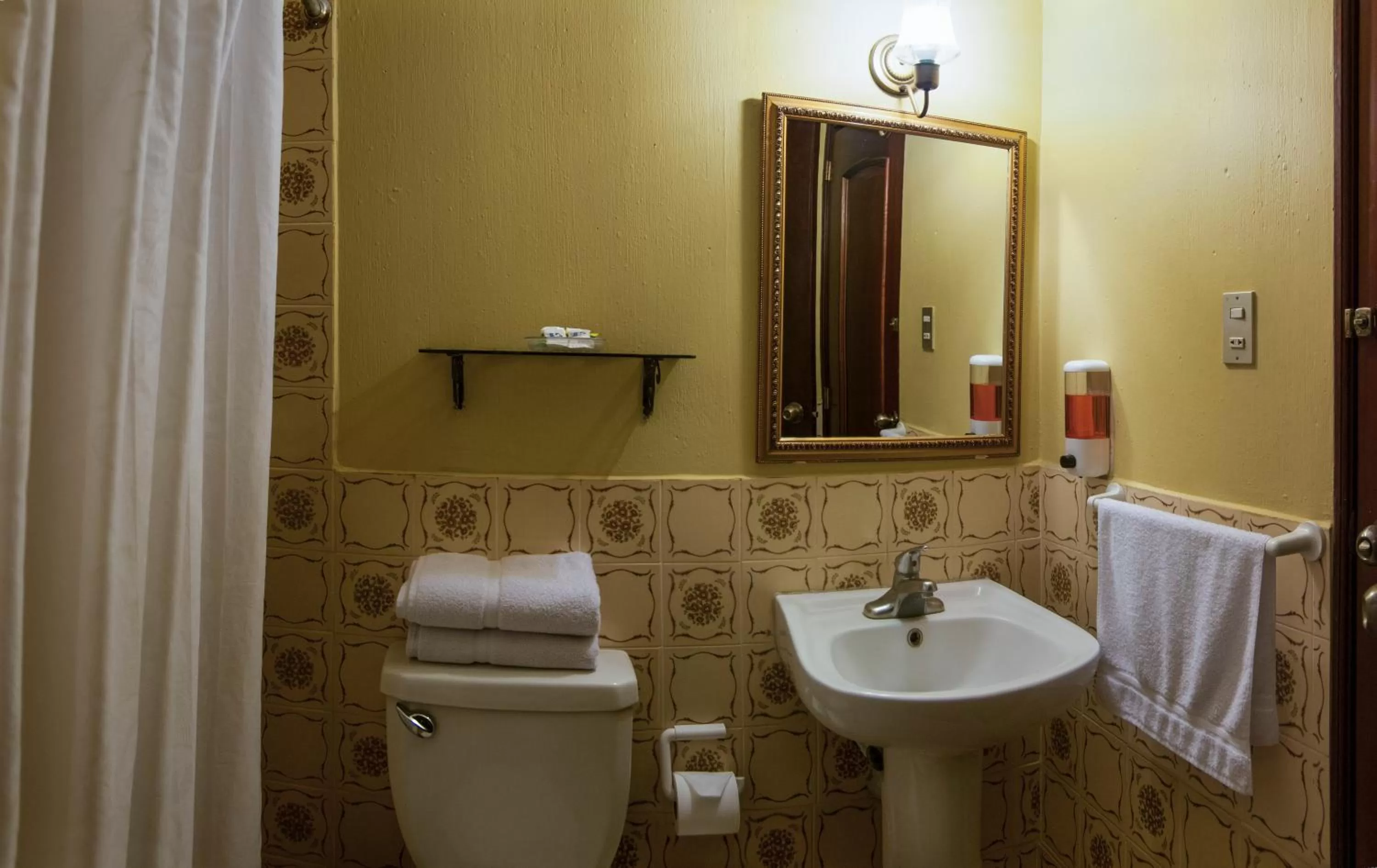 Bathroom in Hostal Villa Toscana