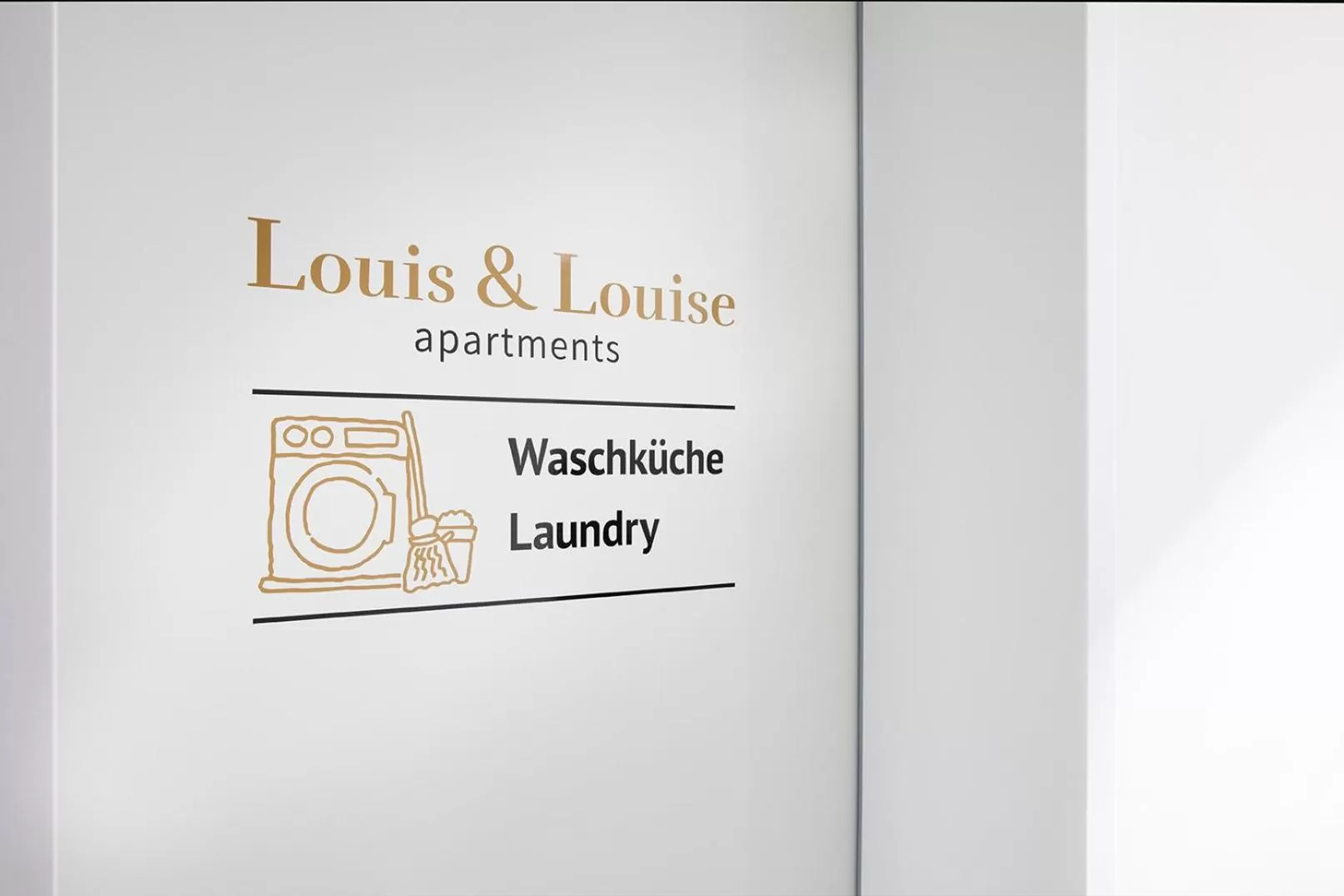 washing machine in Louis & Louise Apartments & Rooms I Digital Check In