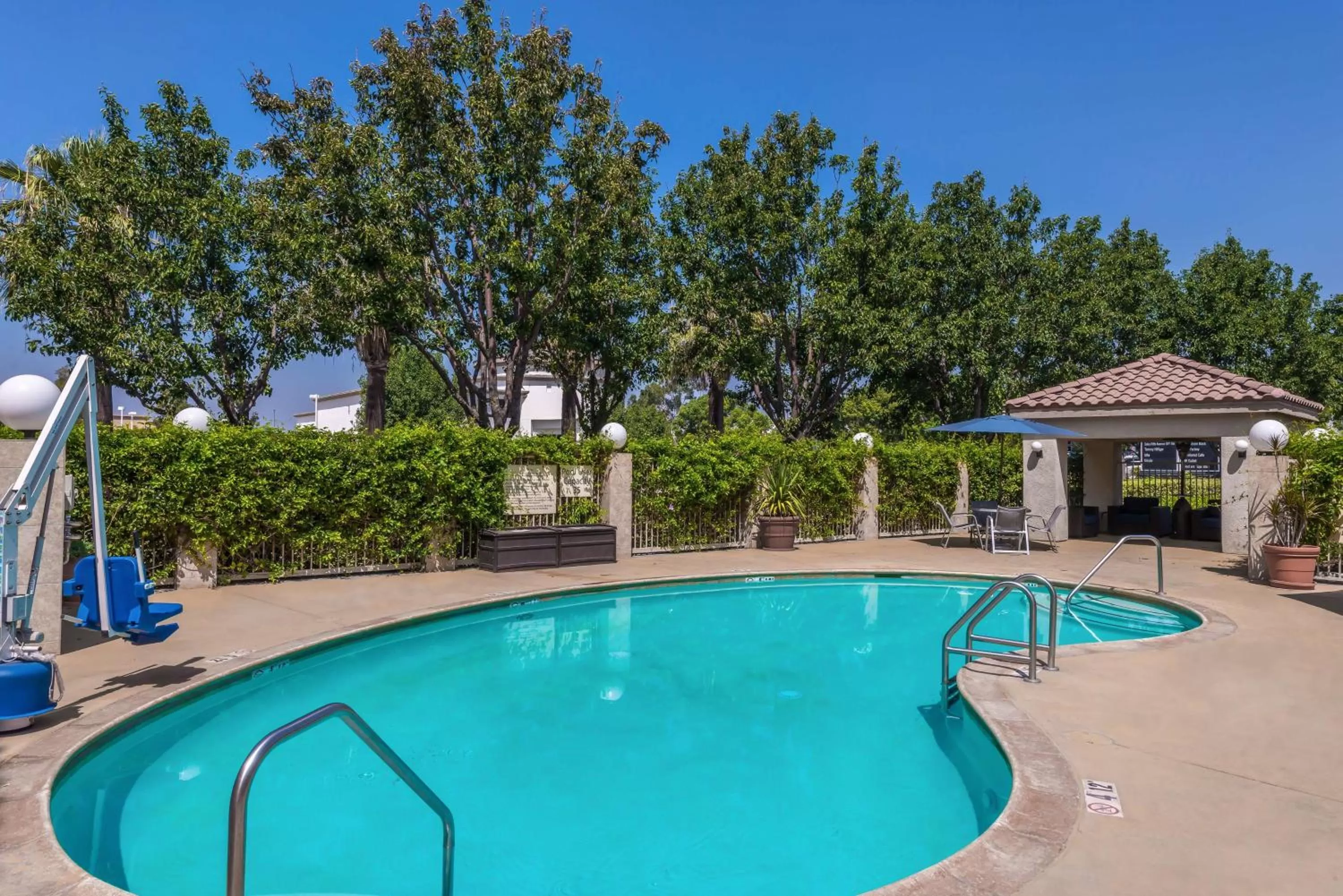 Pool view in Hampton Inn & Suites Ontario