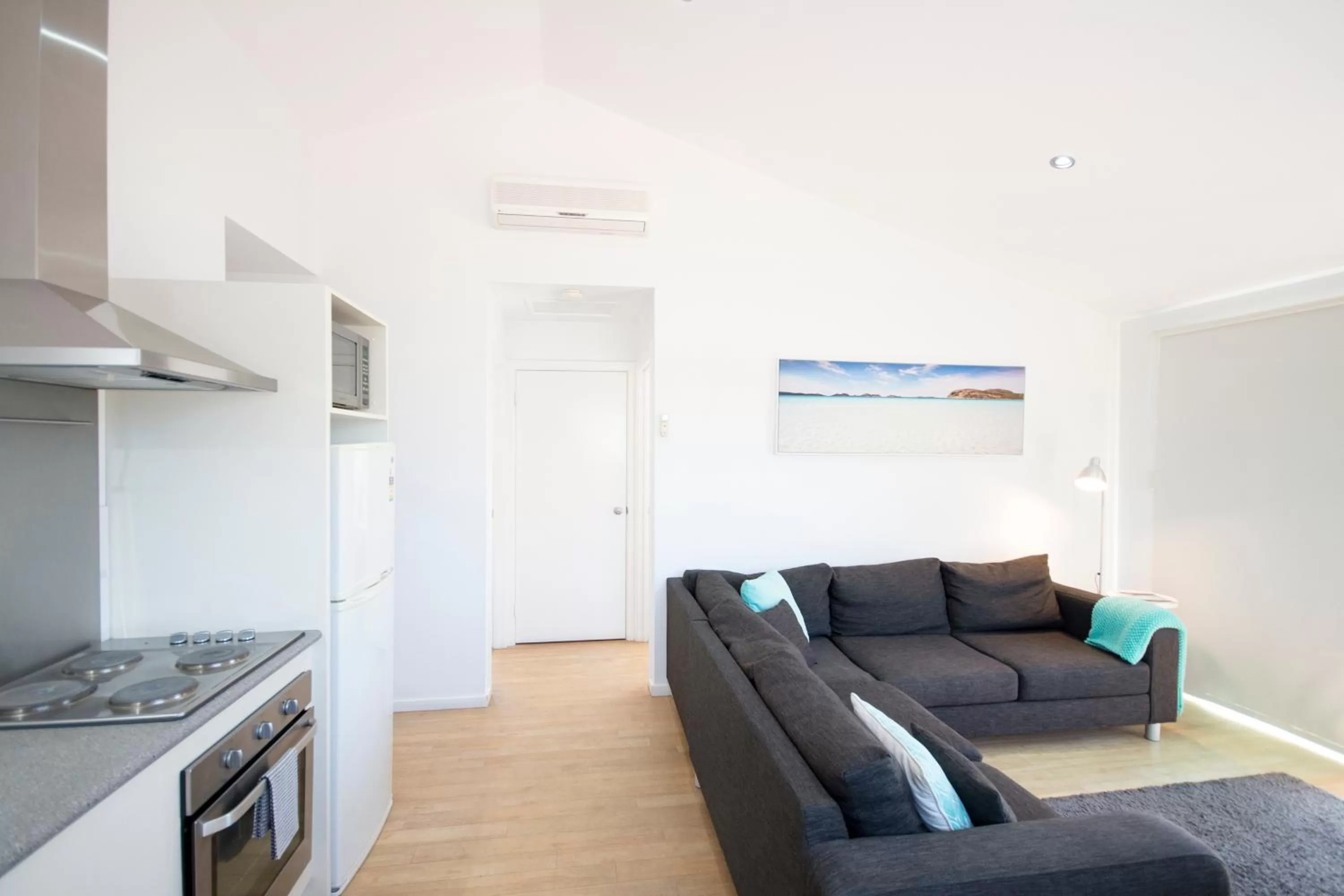 Kitchen or kitchenette, Seating Area in Archipelago Apartments Esperance