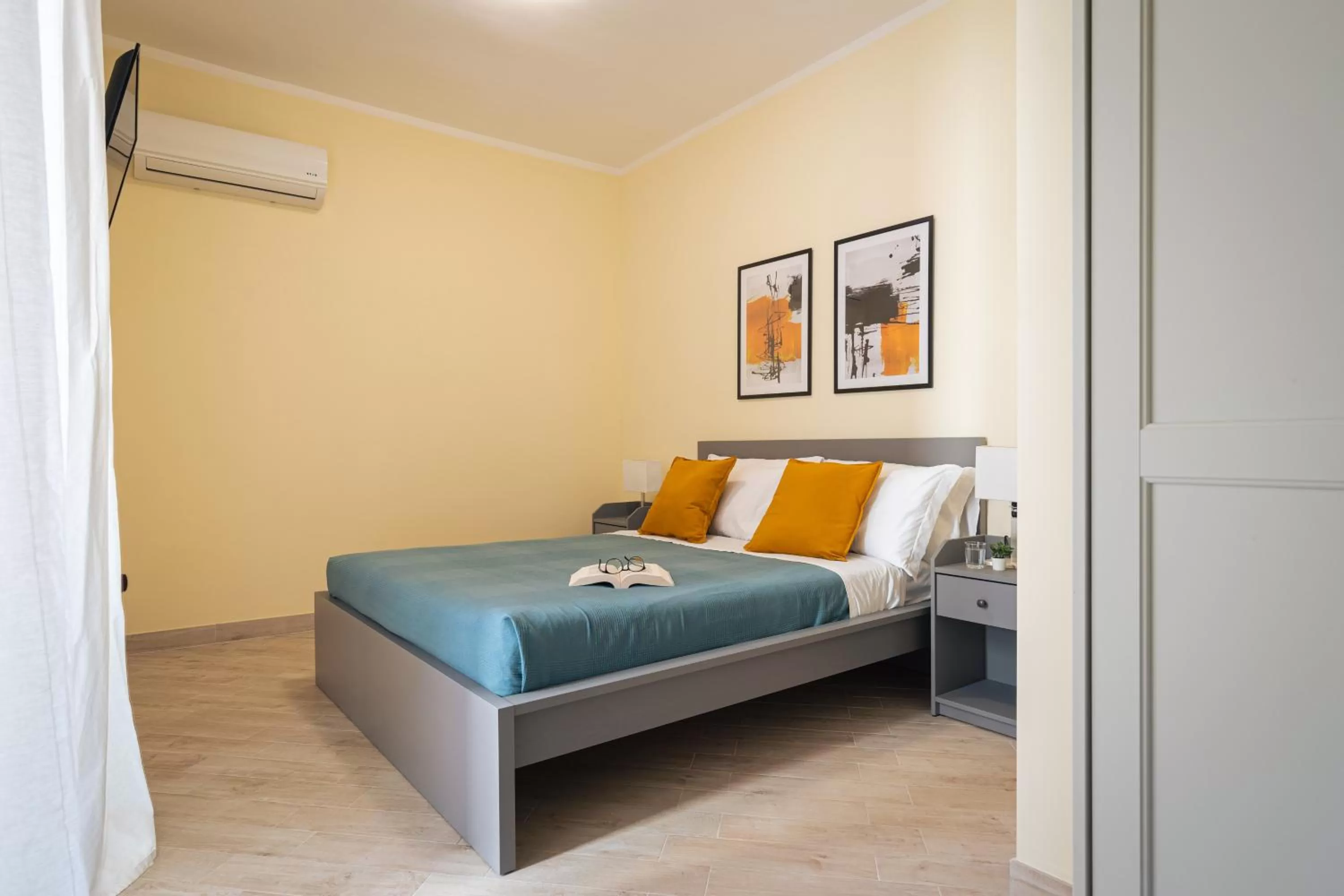 Bedroom, Bed in Open Sicily Residence - Central Apartments Near Quattro Canti