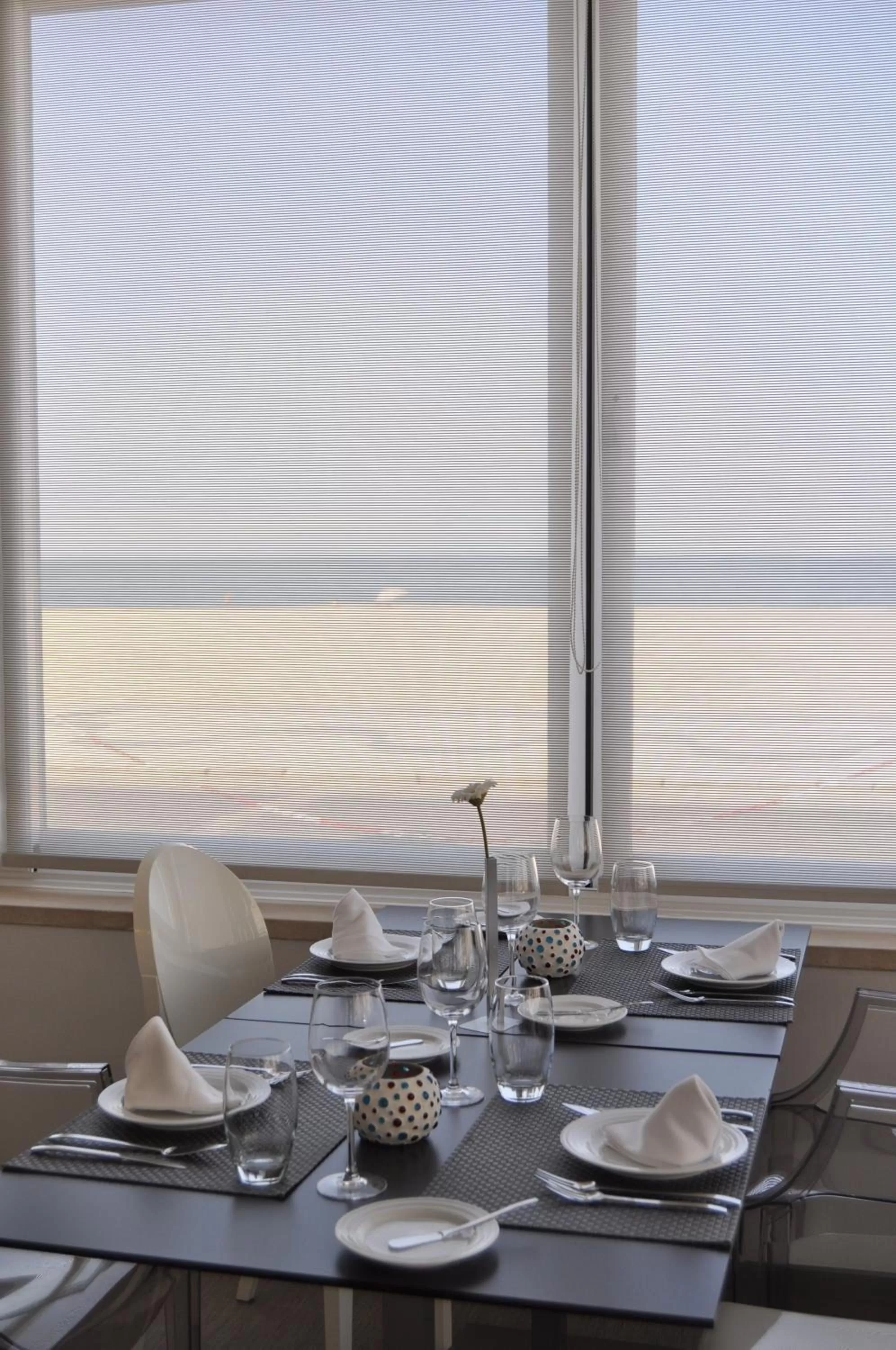 Restaurant/places to eat in Hotel Mar Bravo