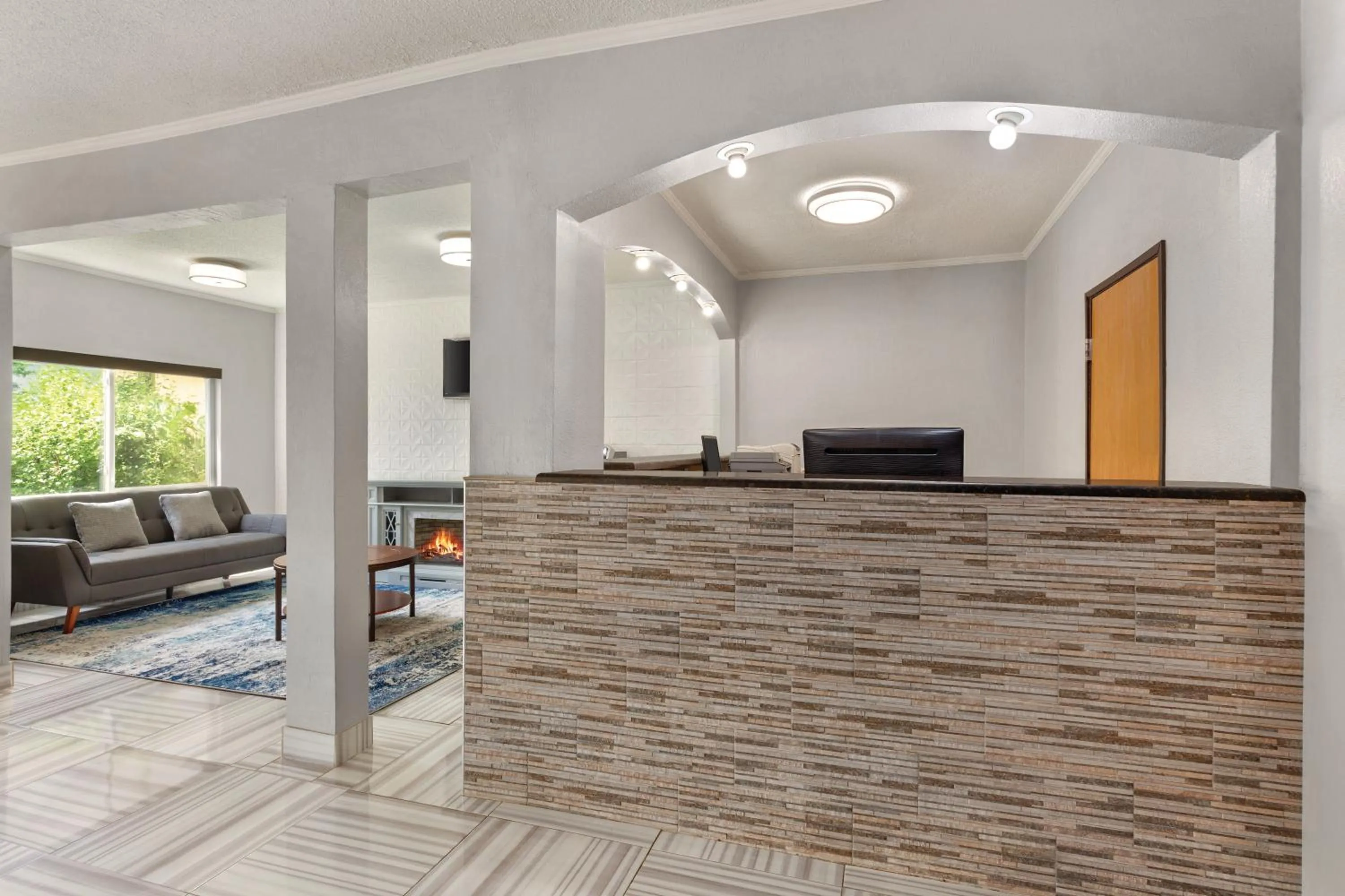 Lobby or reception in Days Inn by Wyndham Kansas City International Airport