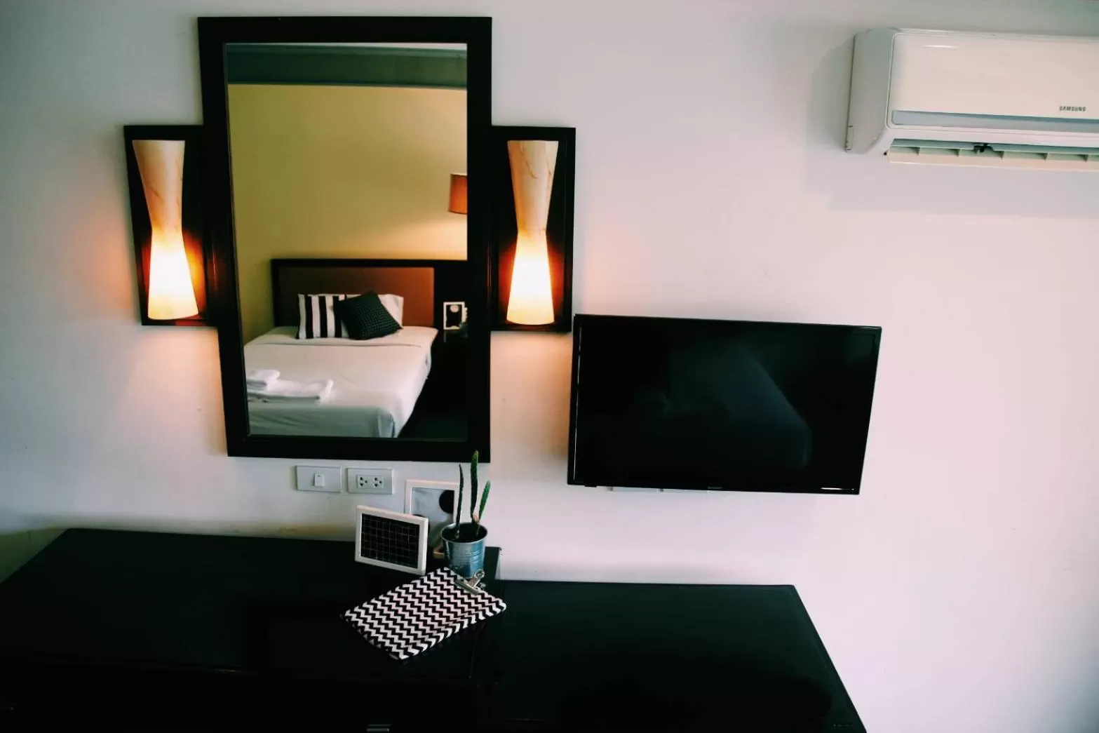 Photo of the whole room, Bed in Aekpailin River Kwai Resort