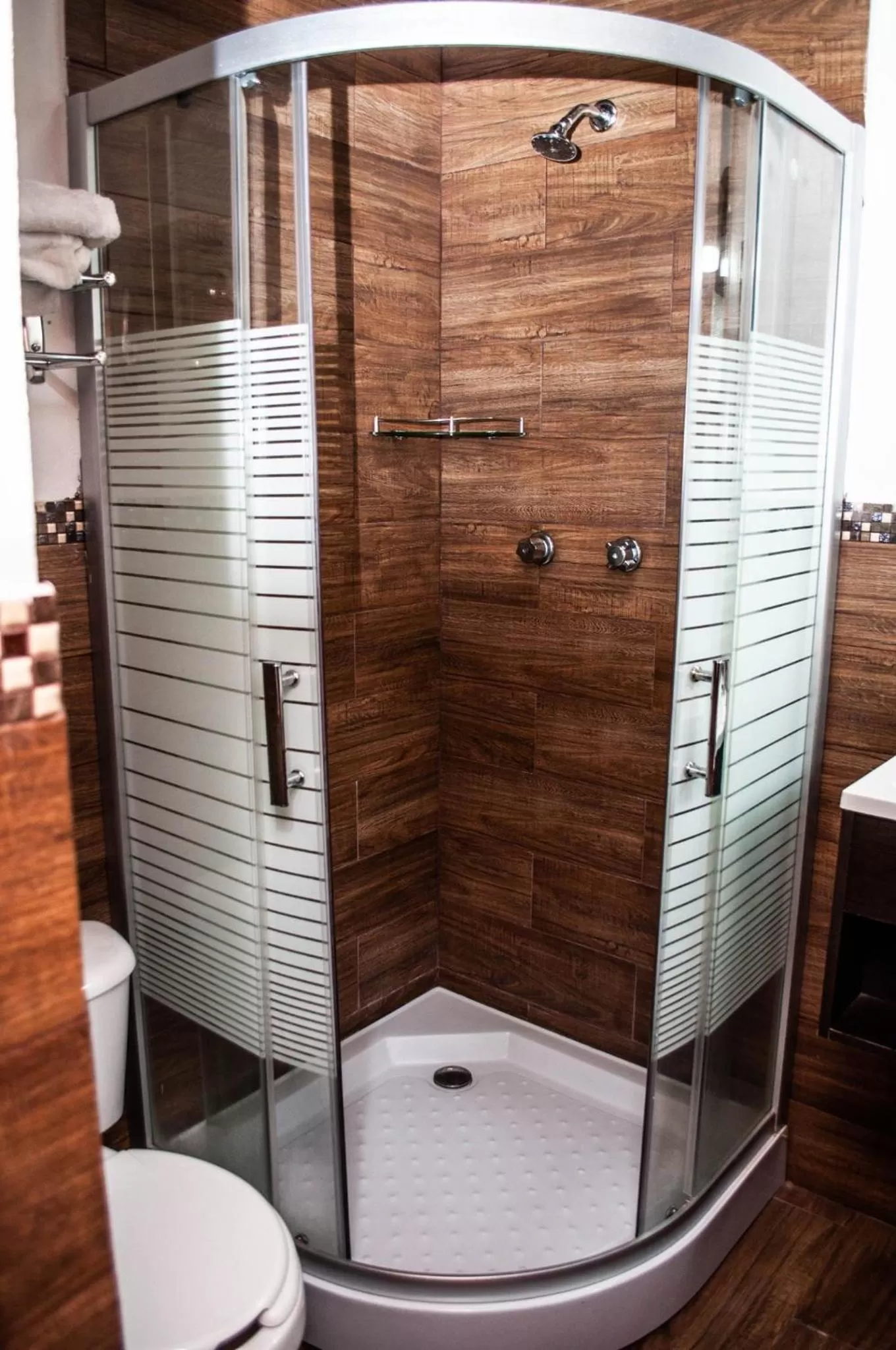 Shower, Bathroom in Mansión del Virrey