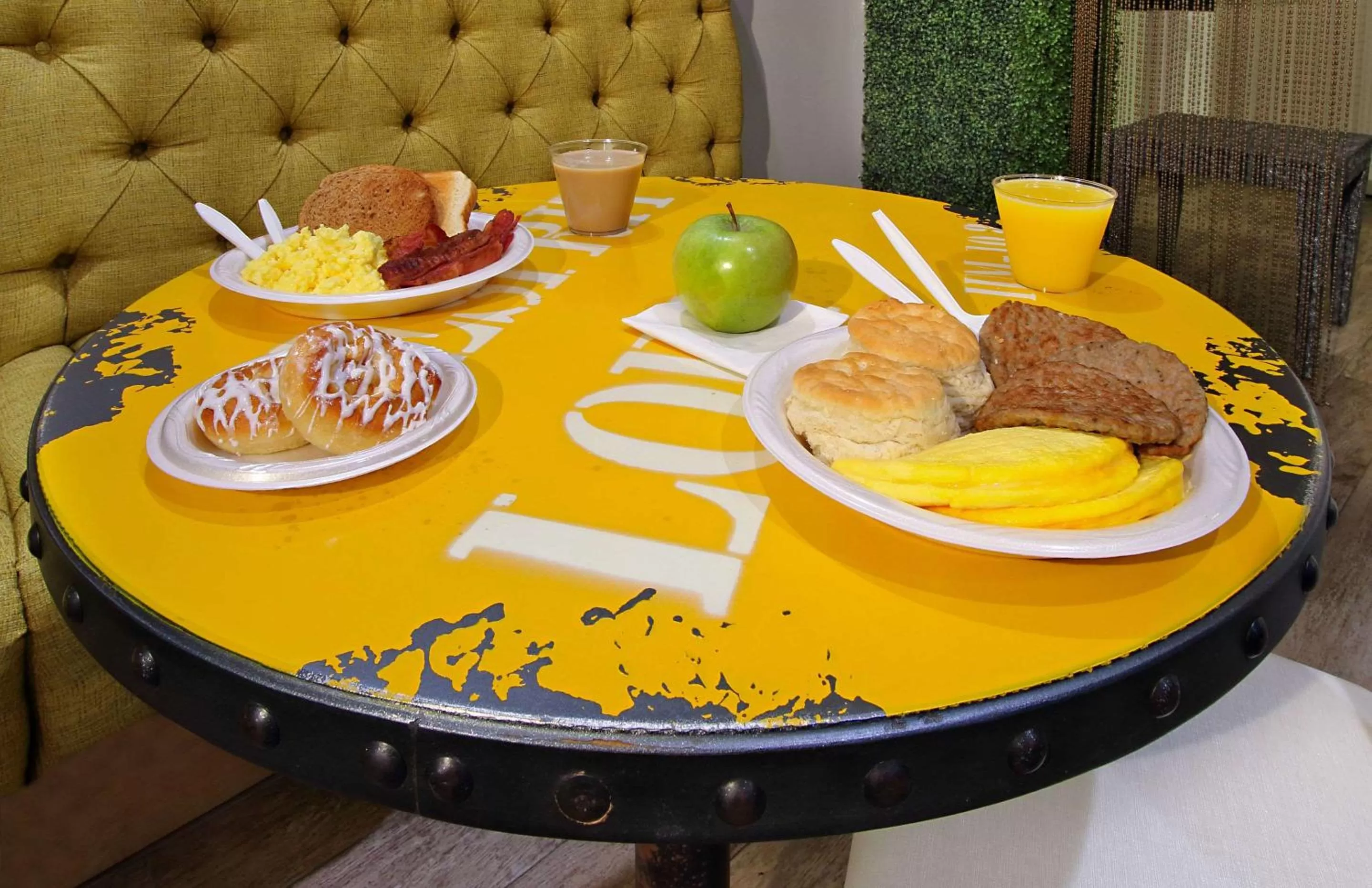 Restaurant/places to eat in Hotel Ylem