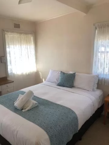 Bed in Ben Hall Motor Inn