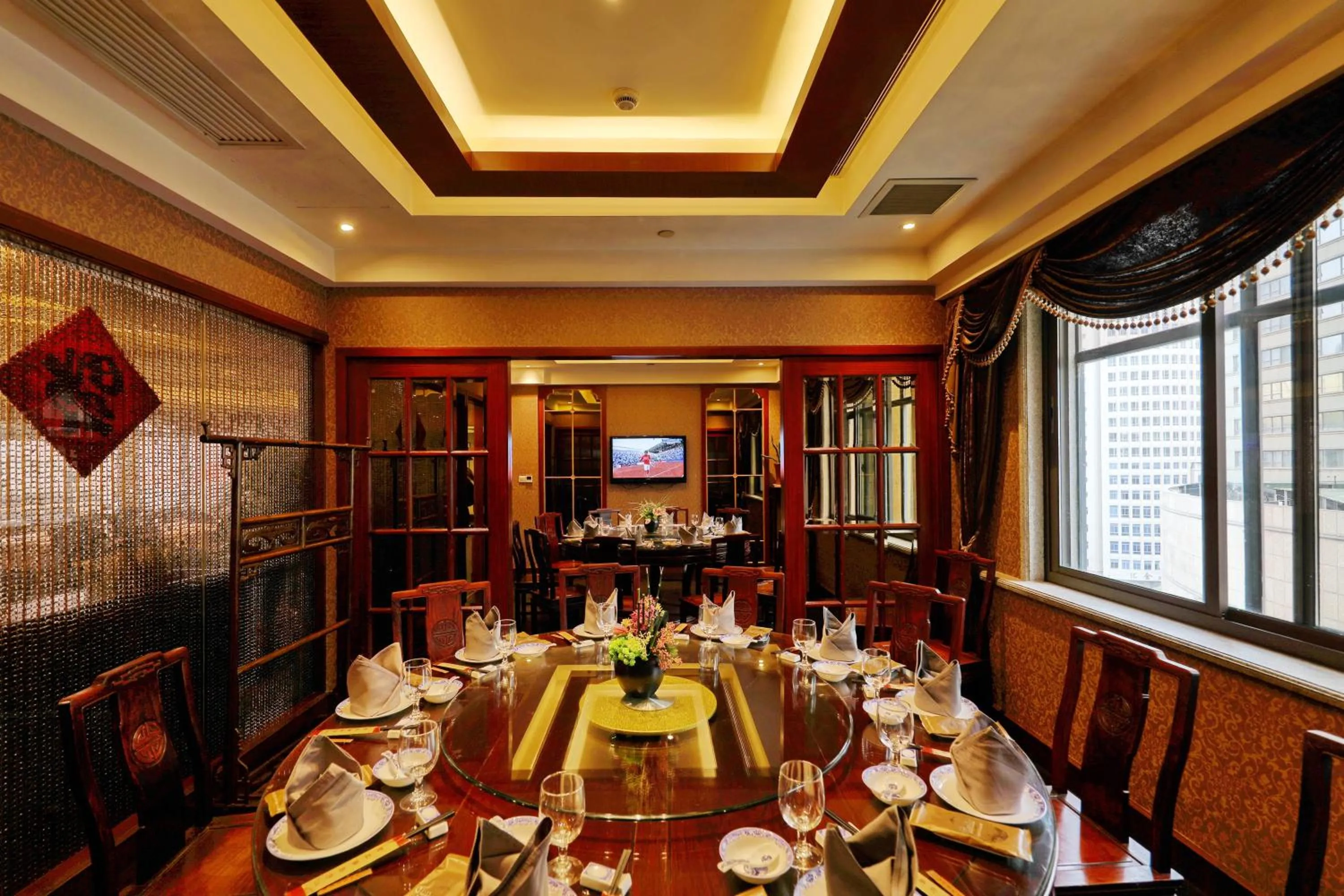 Restaurant/places to eat in Seventh Heaven Hotel